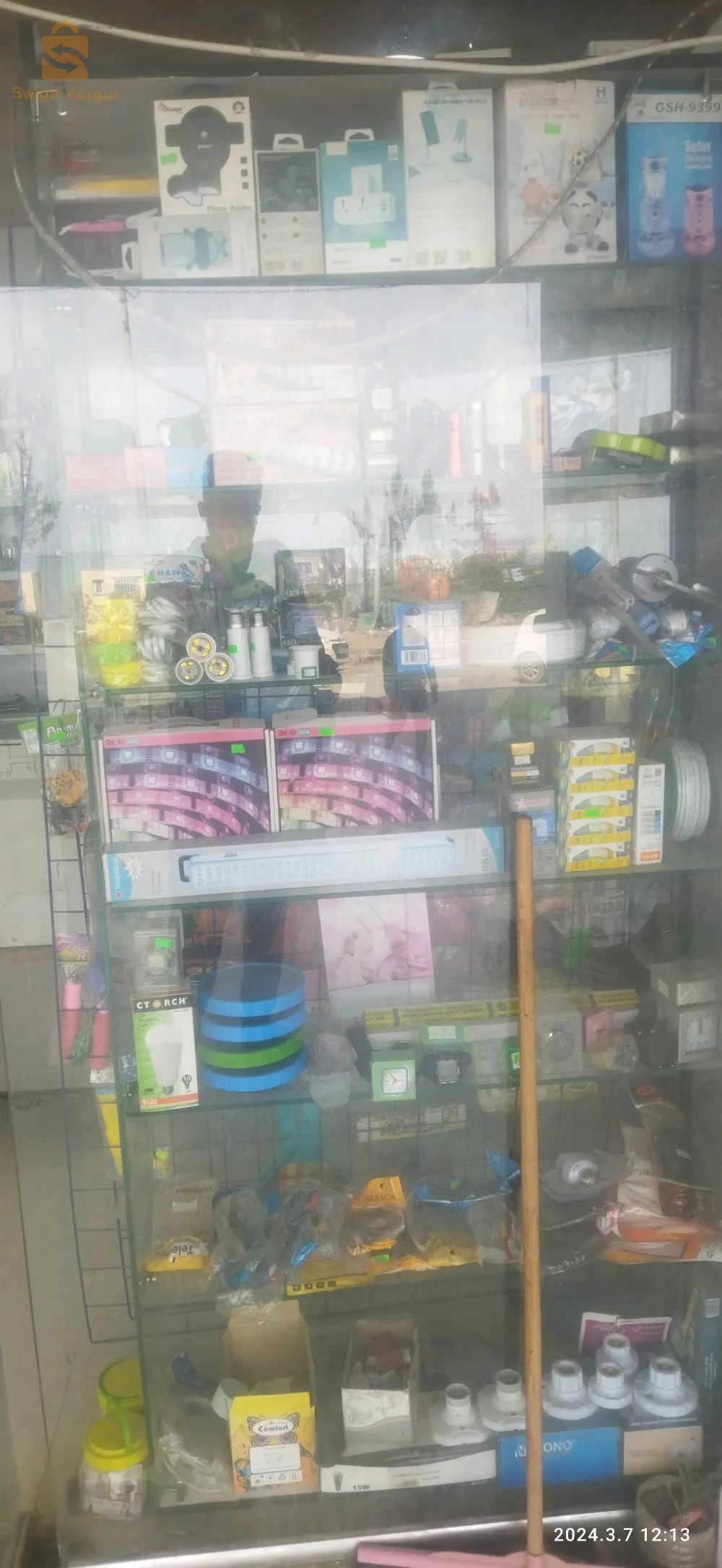 مكتبة للبيع بسعر مغري لي عجبتو يجي يشوف وكل كاين0540749637