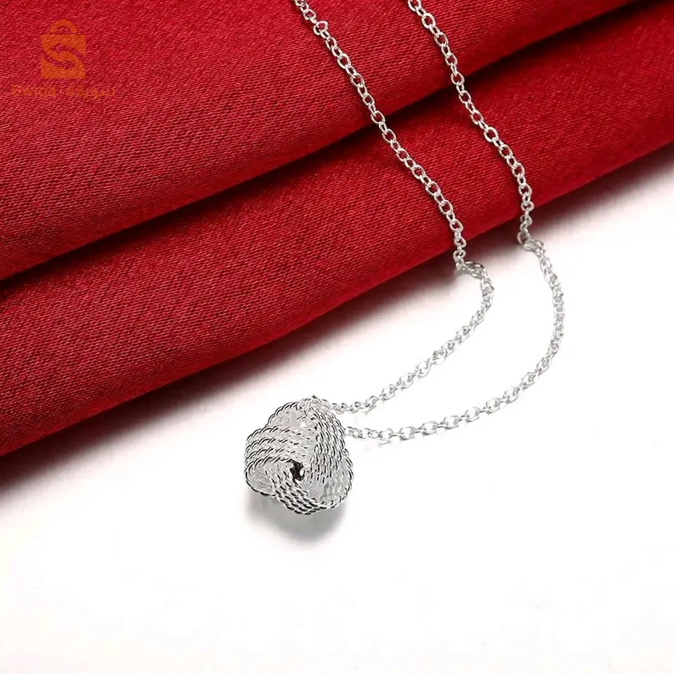 اقراط موضة نسائية 2024