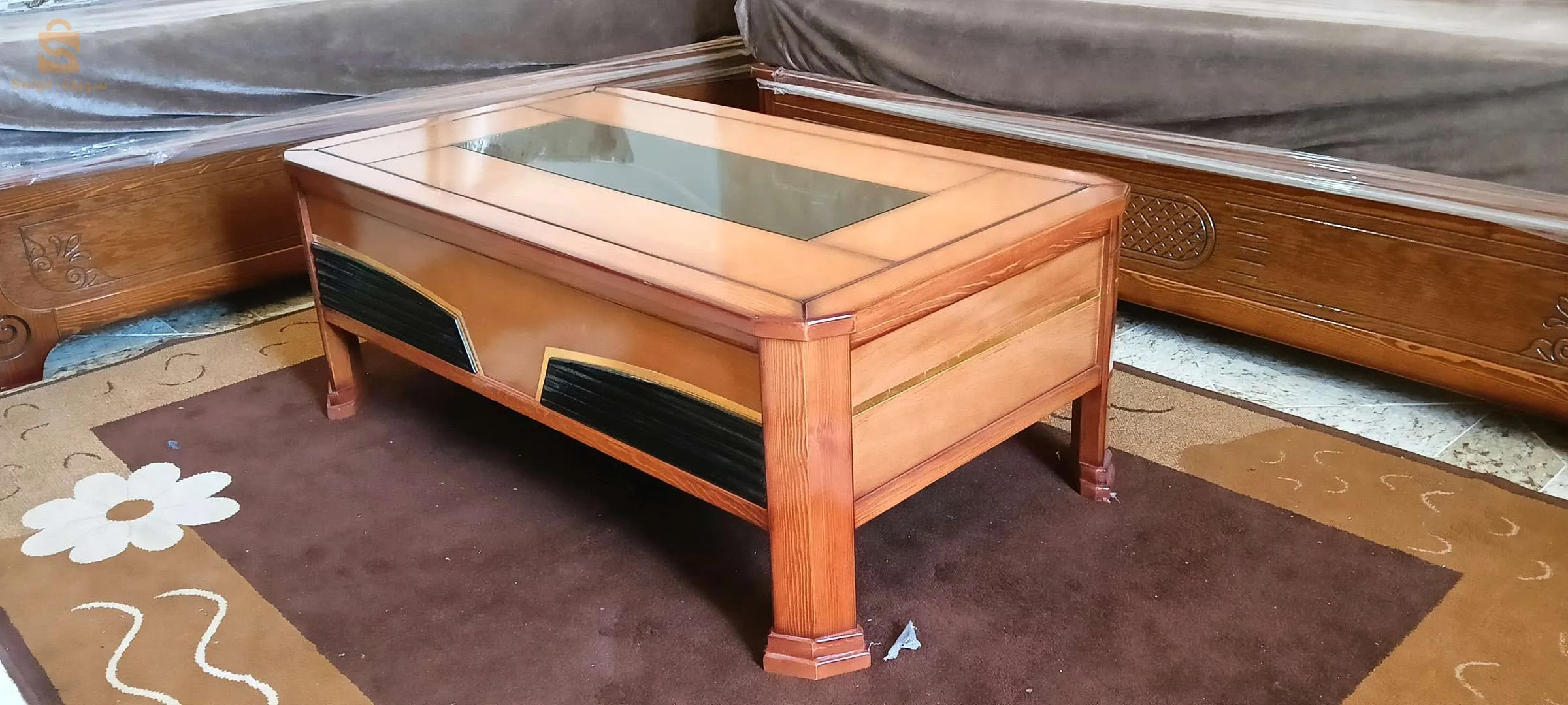 Table basse bois rouge hanot fi dar elbieda Alger livraison disponible Telephone 0555147844/ 079217