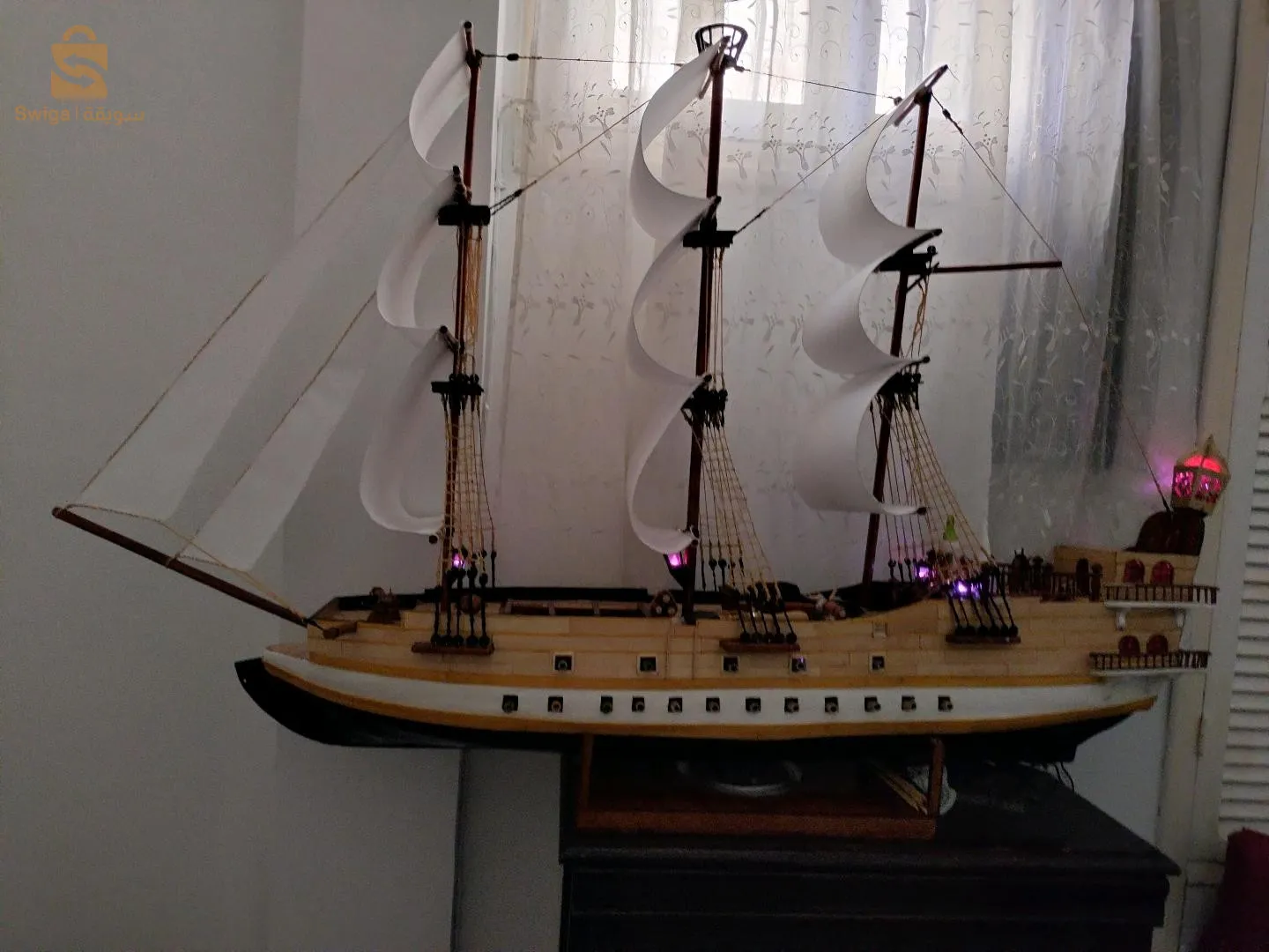 قارب للديكور من الخشب .