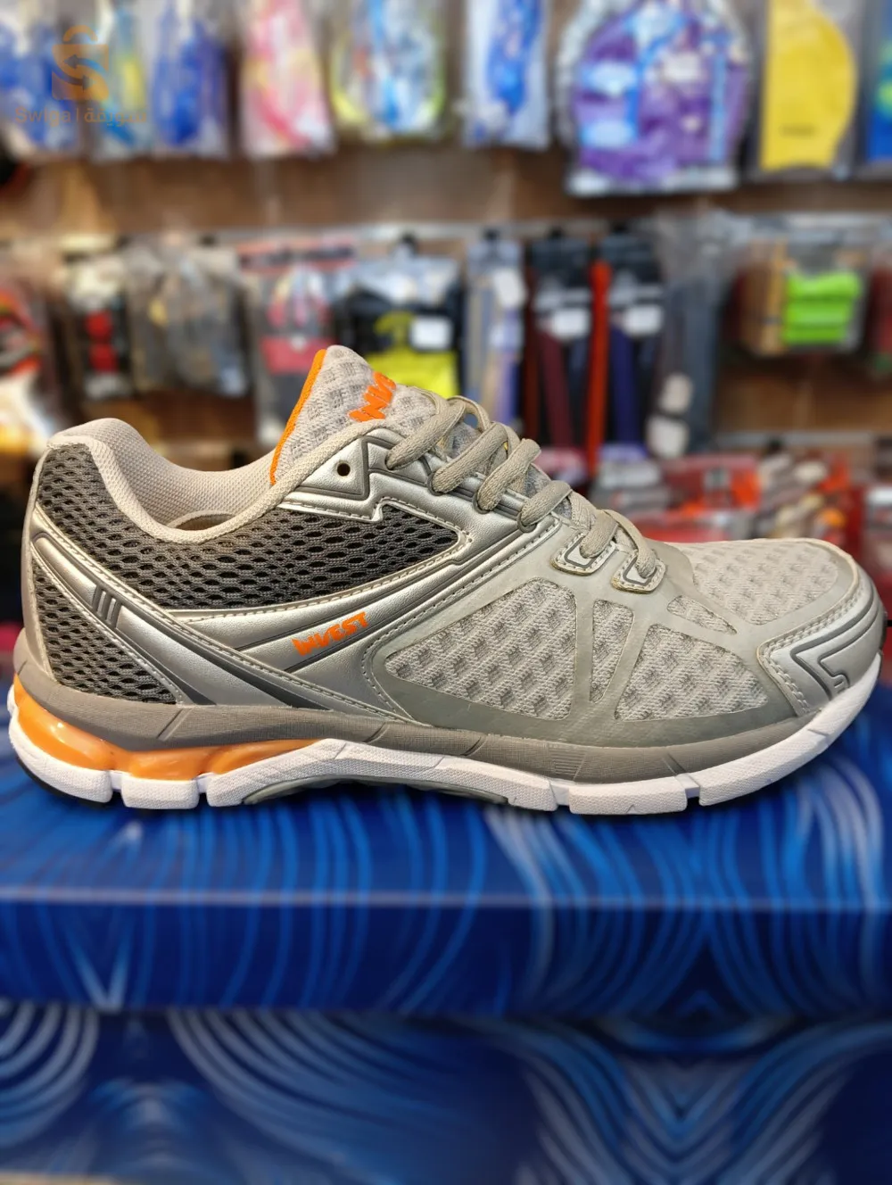 حذاء رياضي INVEST