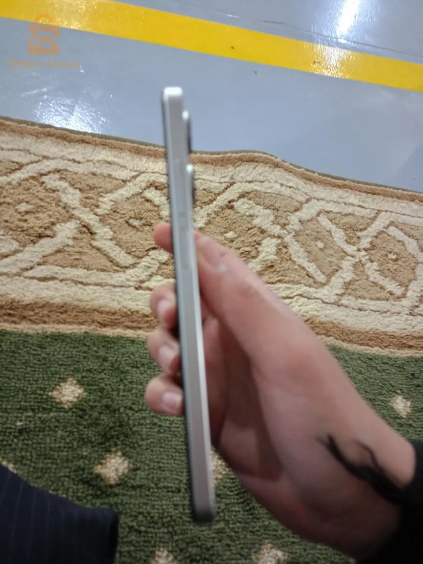 Realme 10 kolech original haja marahi m3awda avec bwata ta3o w ga3 swalho fih 256gb/8