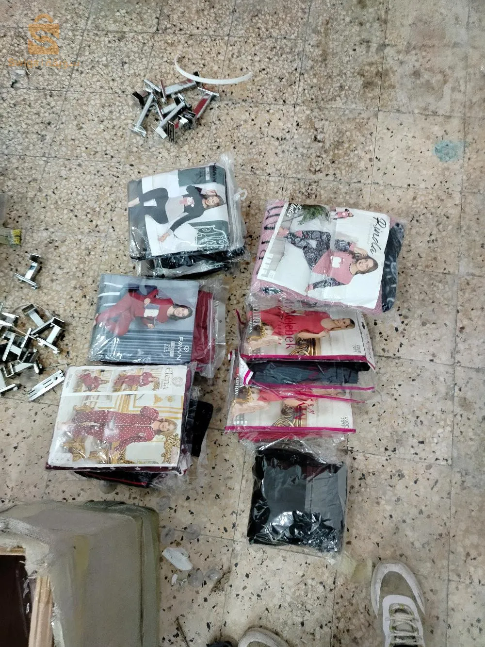ملابس نساء للبيع ( روبة.بيجامة . ملابس داخلية ) نبيع على بعضاها