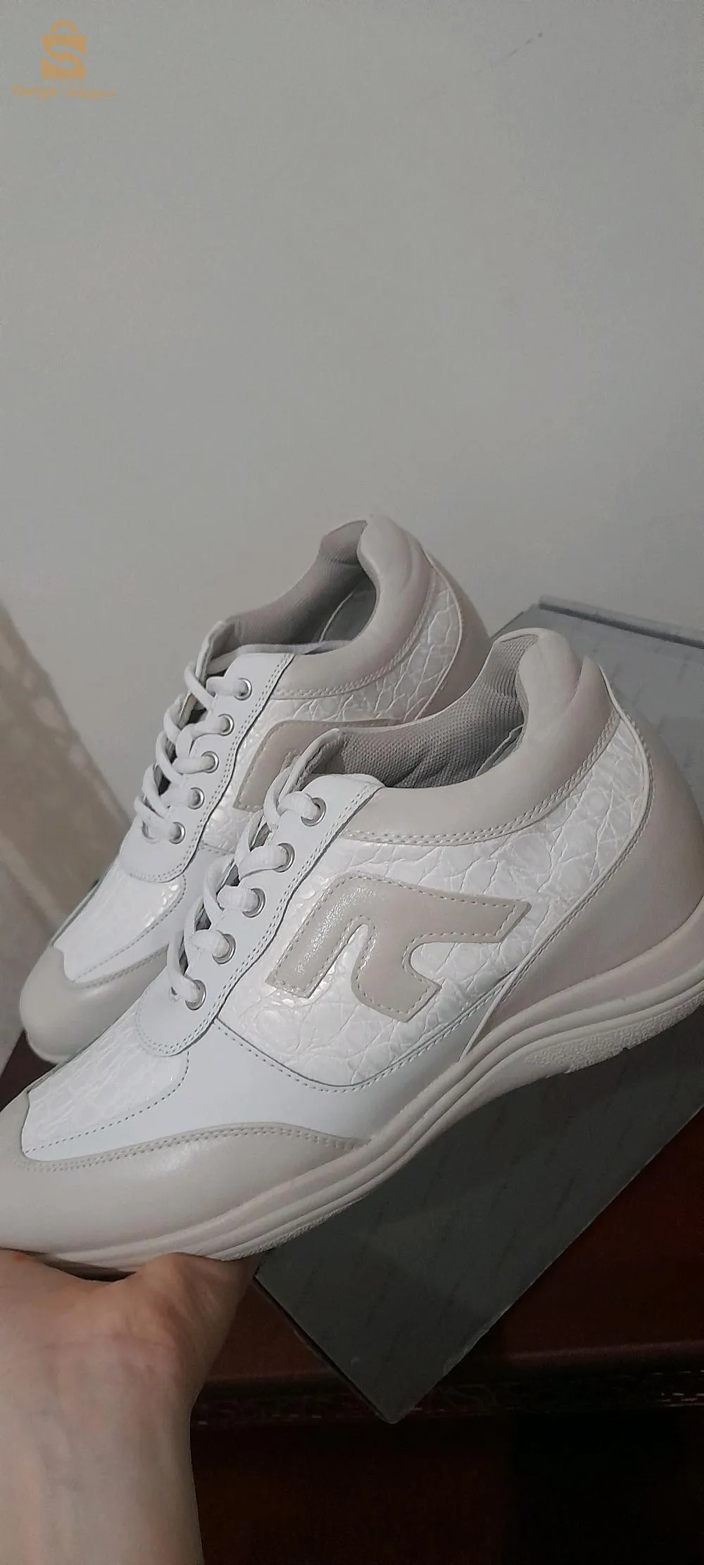 حذاء رياضي طبي