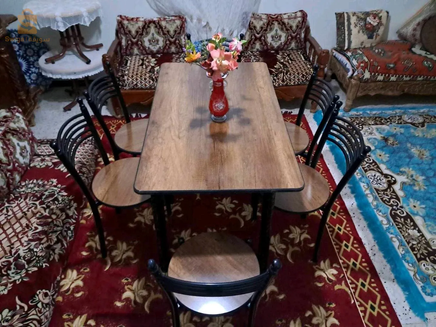 كراسي و طاولات