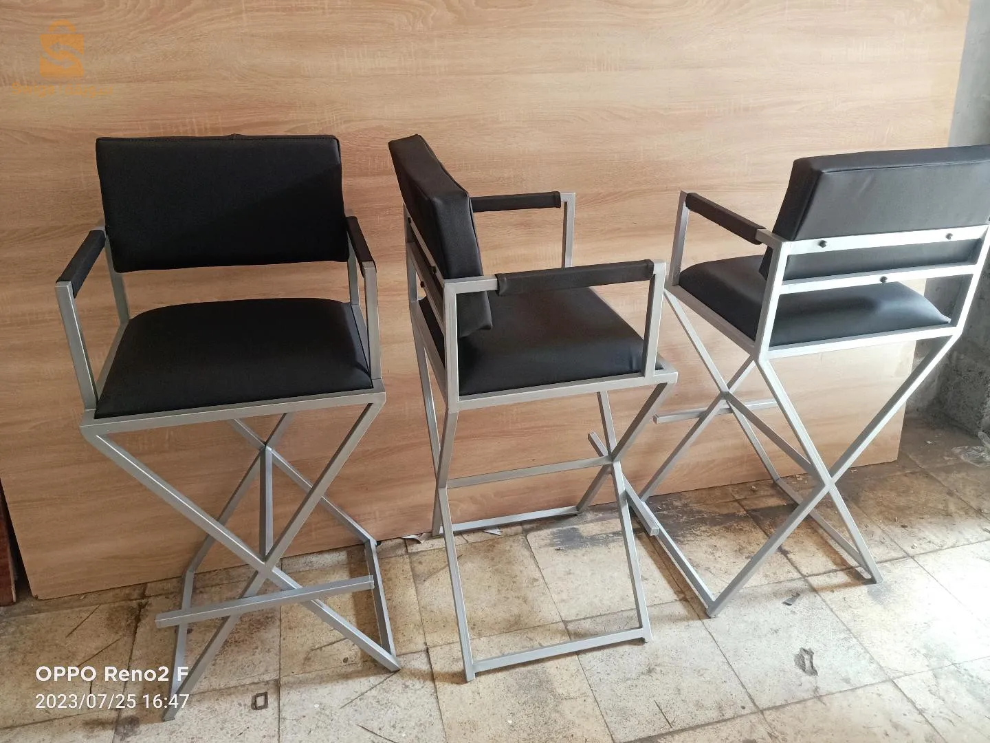 ديكوراة محل او منزل حاجة شابة او صوليد