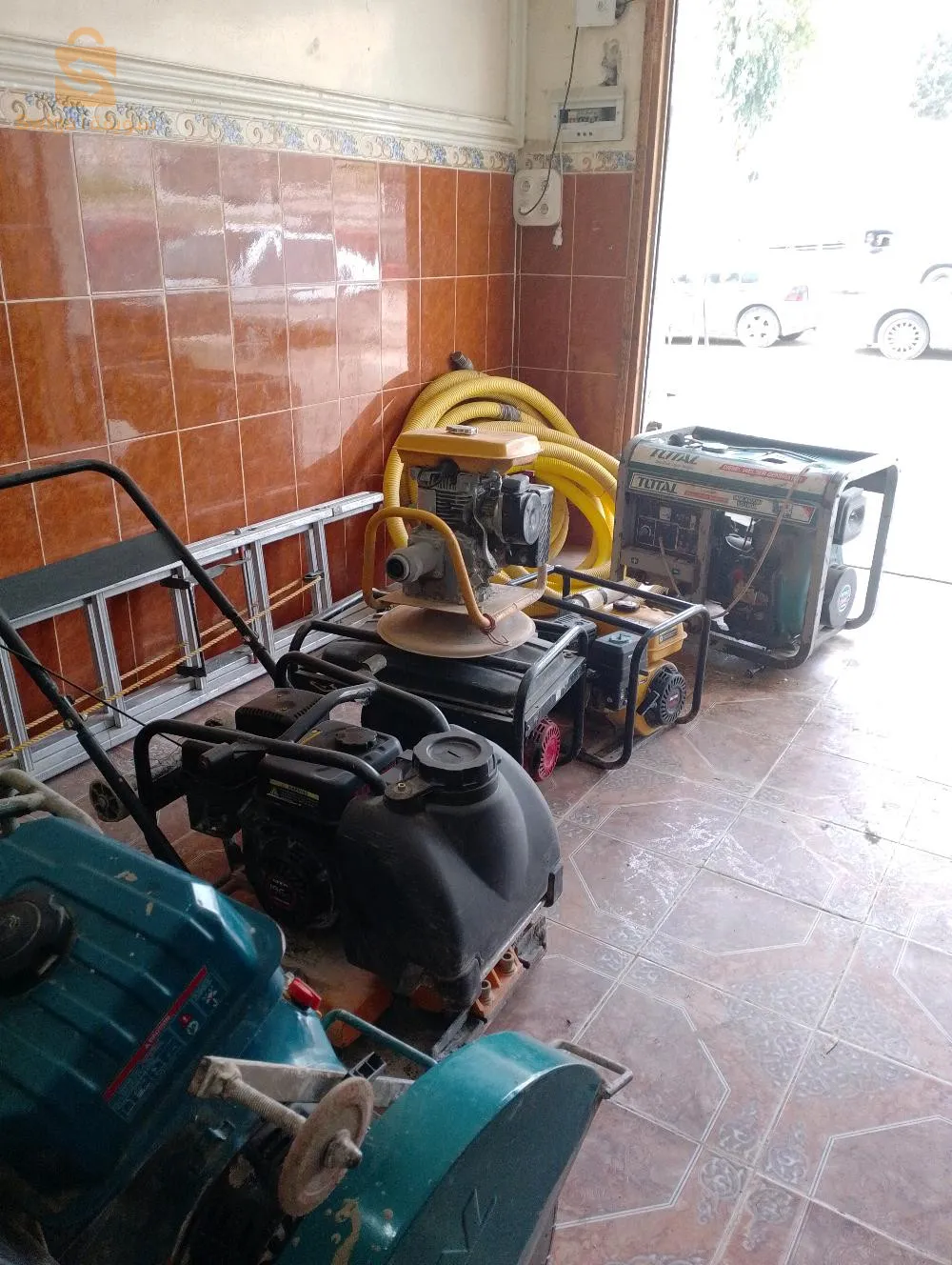 كراء معدات وادوات البناء