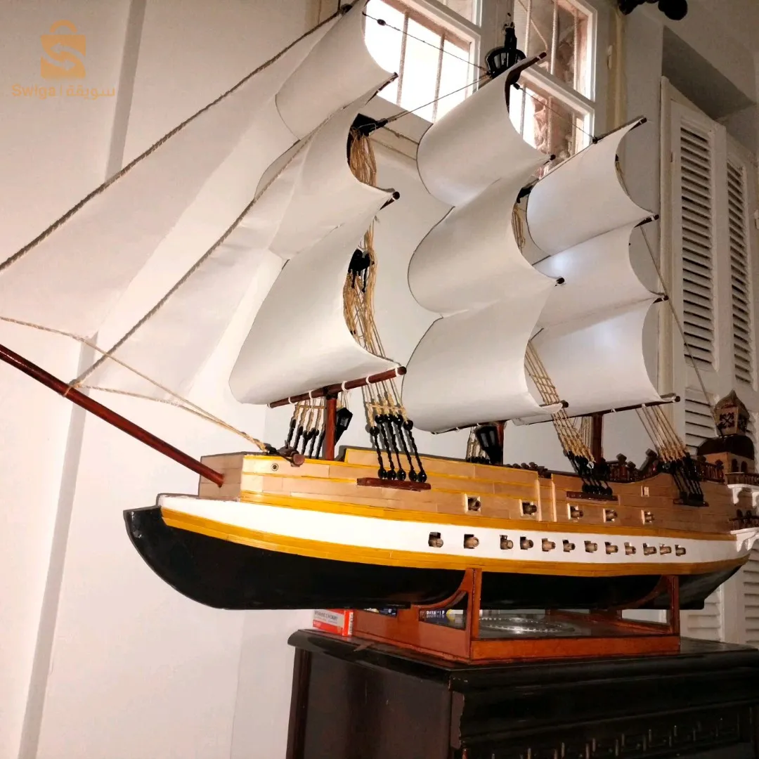 قارب للديكور من الخشب .