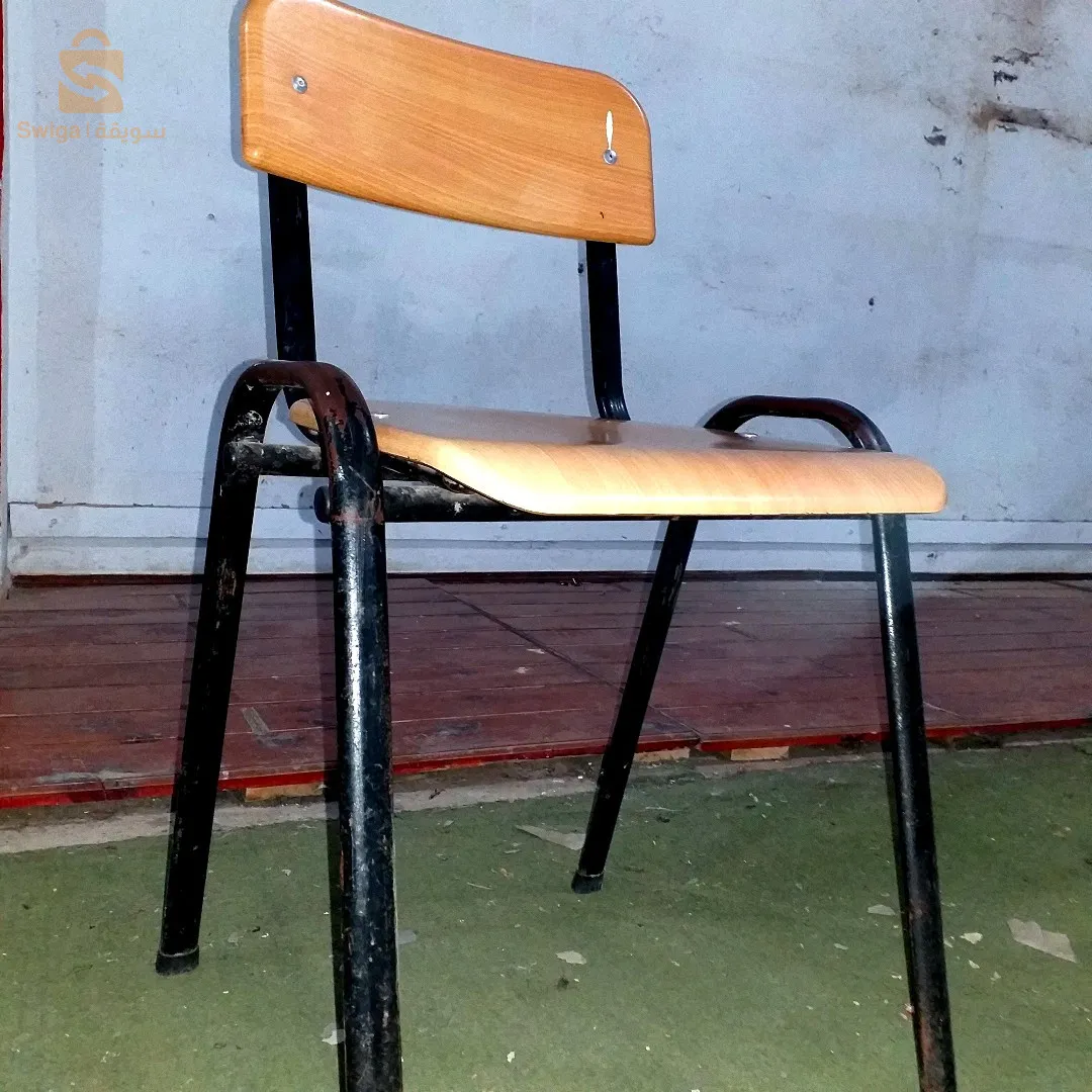 30 chaises tres bonne qualité tres solide