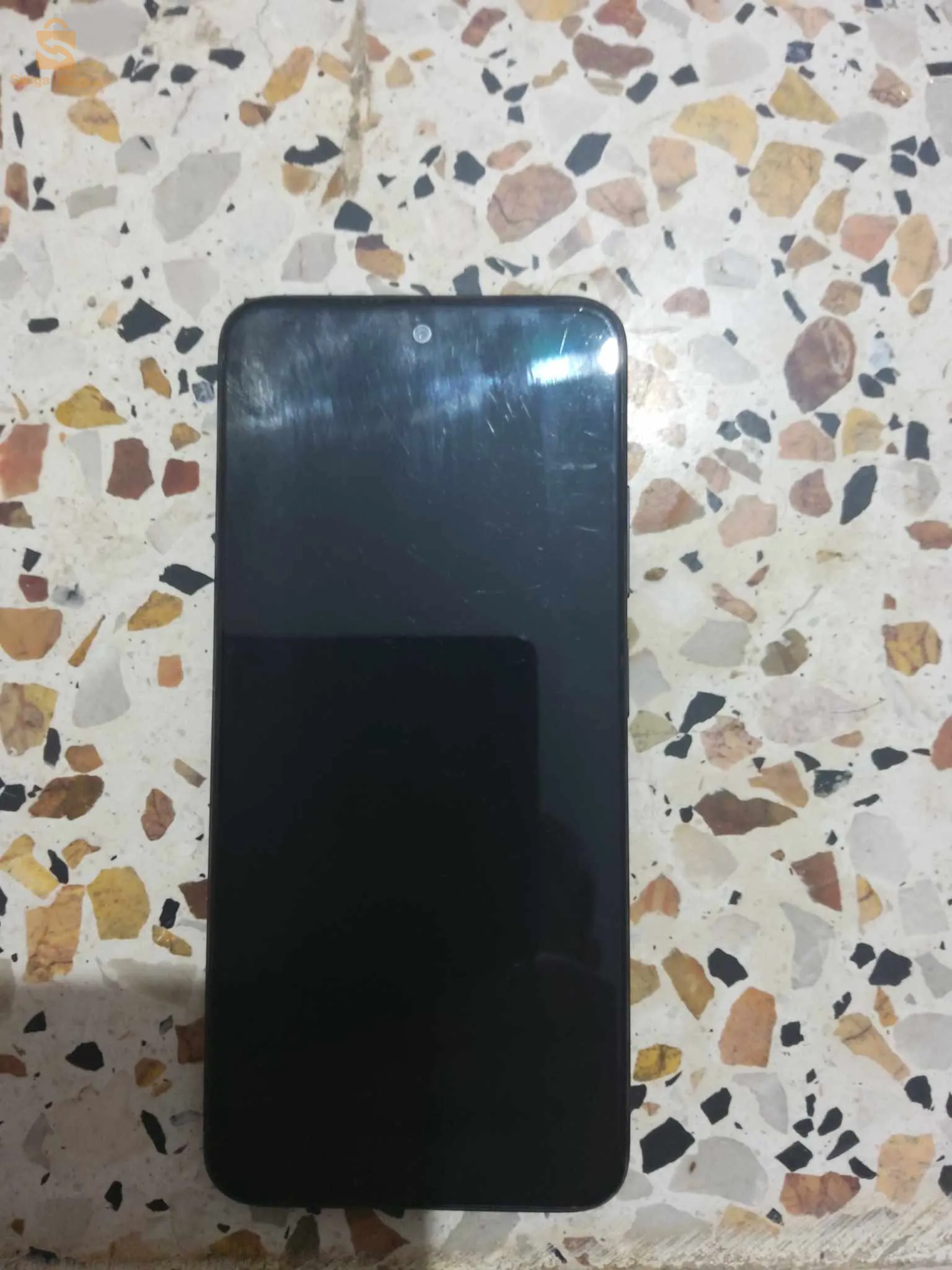 téléphone portable comme neuf pour l'échange ou vendre