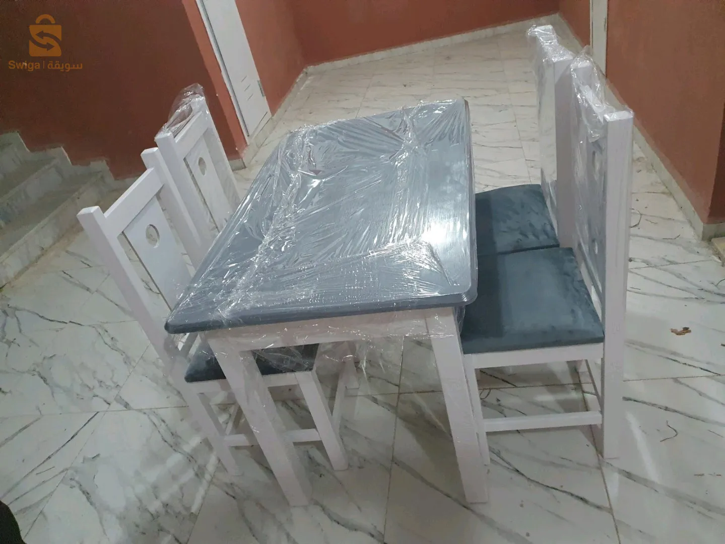 طاولات مطبخ مصنوعة من الخشب ومتقنة الصنع مرحبن بكم رقم الهاتف :0551778464المحل : براقي