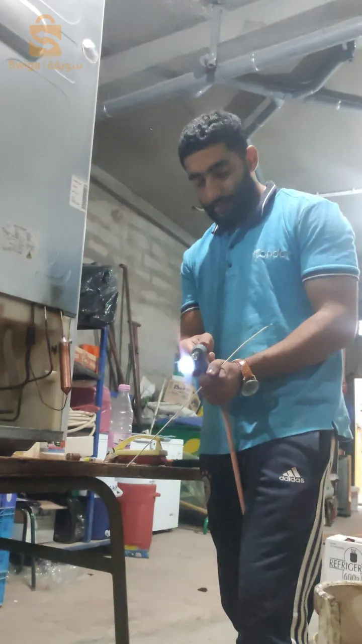 فني تكييف وتبريد