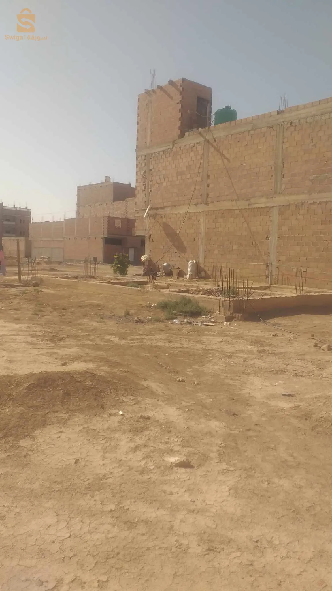 طريق سيدي عقبة بسكرة  على الجهة اليمنى خلف المدرسة الابتدائية