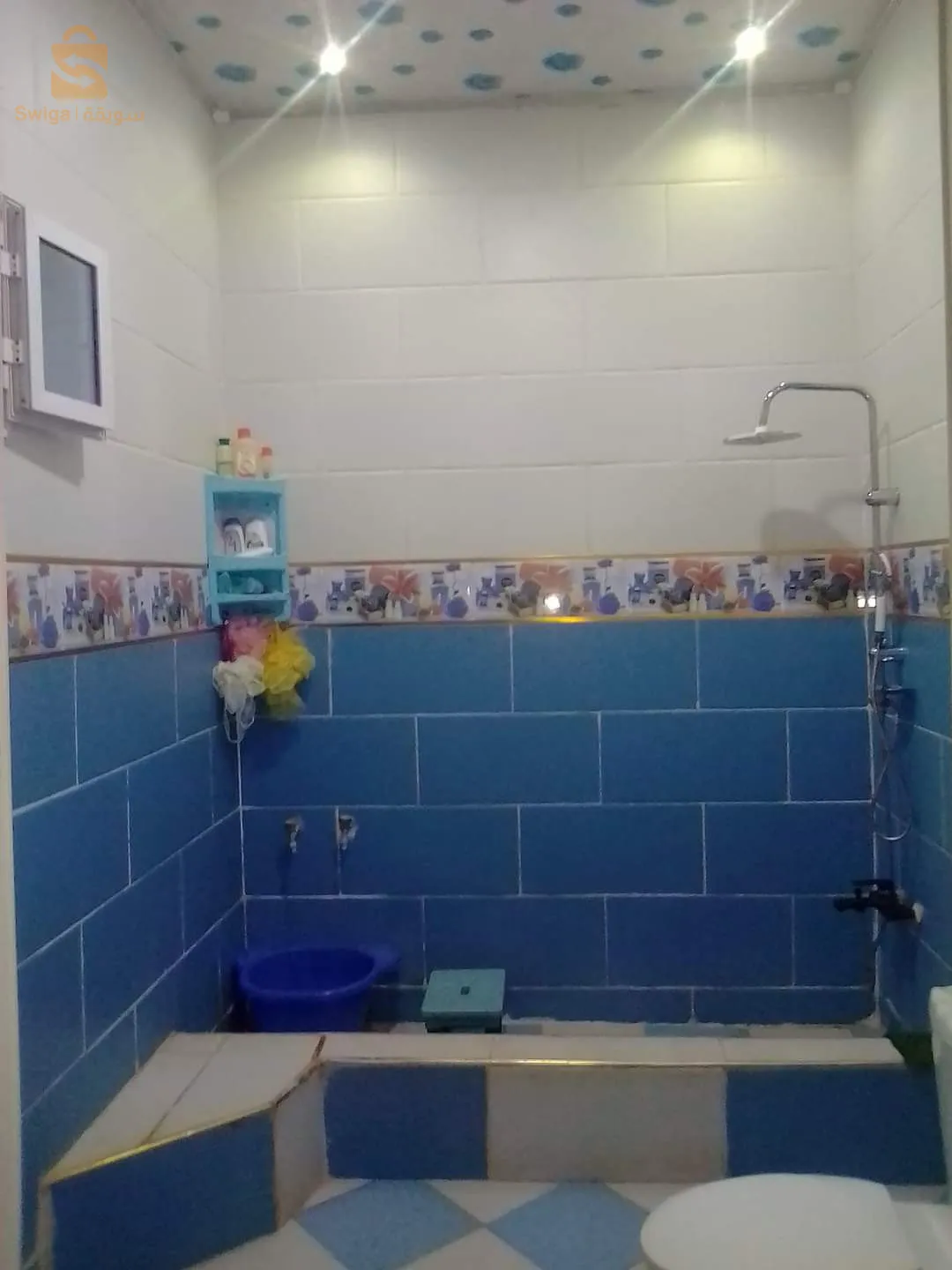 سكن للبيع في العيايدة وهران بلدية عين البية بطيوة...ديزستومو مع محضر معاينة للموثق...فيه صاله كبيرة وشومبرة ....قراج كبير وباجدو ...ريدو إلكتريك.....و2 مراحض وحوش...الطابق الأول مفصل خص غي الضالة.....