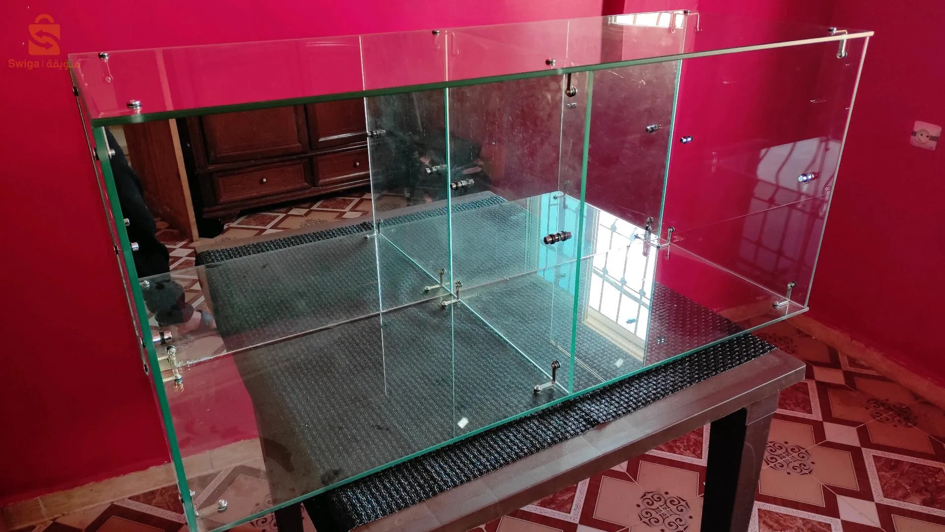 فيترينا ، متريال كوسمتيك، زدجاج من غليظ حاجة شابة ، كاين 8 حبات