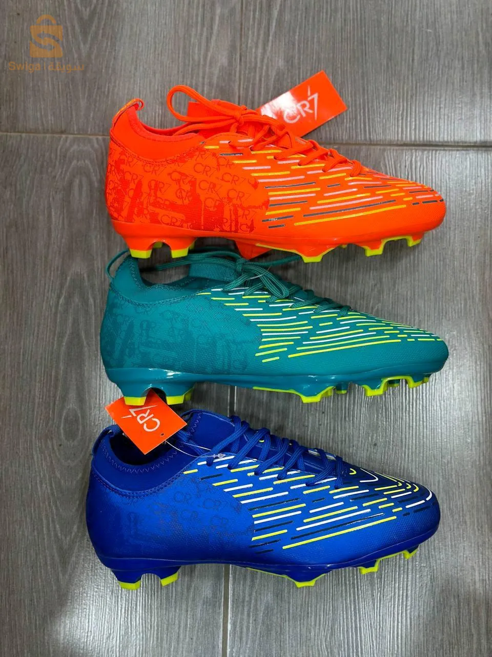 حذاء رياضي cr7 crampons NV modèle 3جوارب مجانا 🎁 نوعية ممتازة بسعر مناسب 💪😍