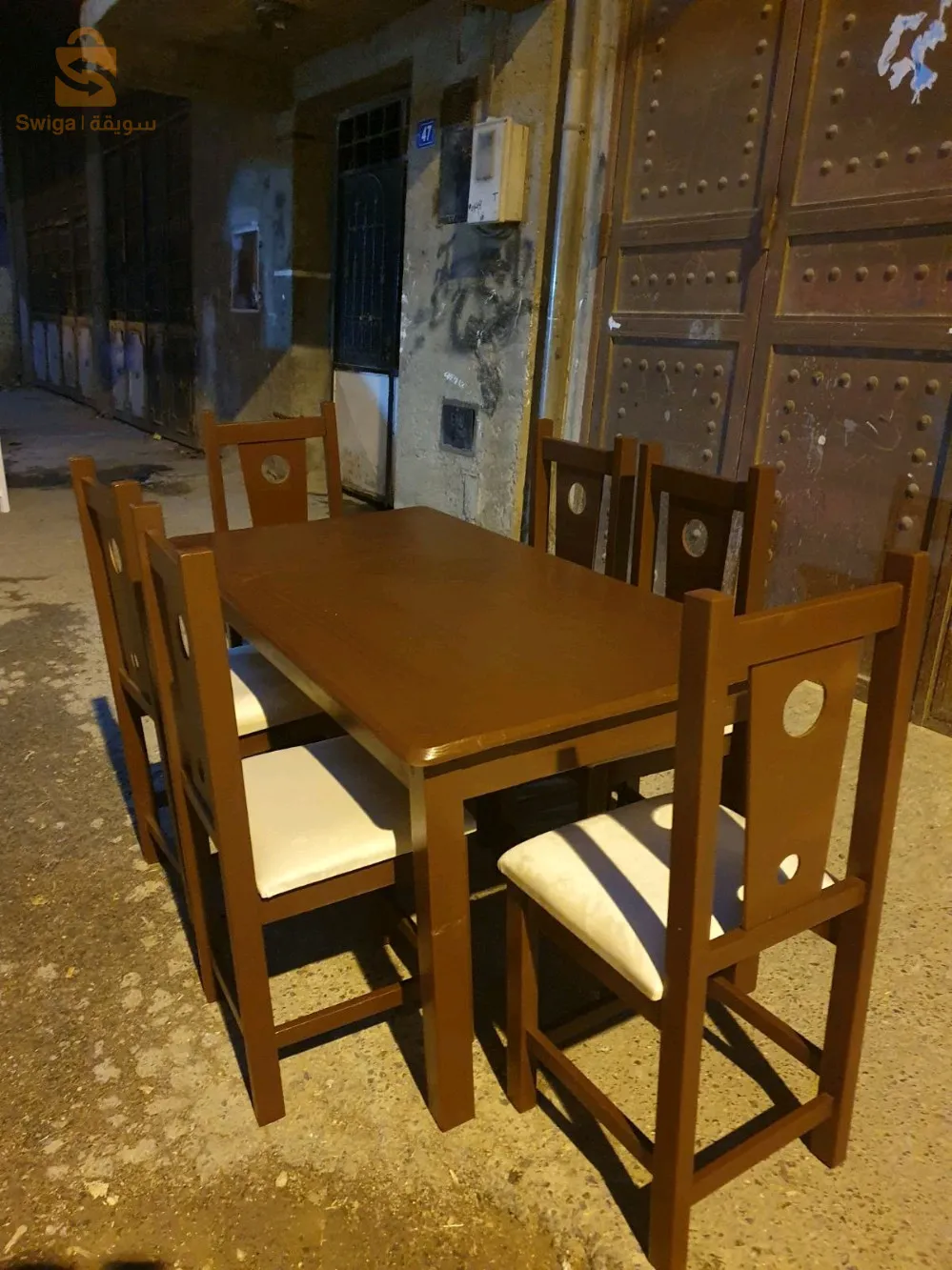 طاولات مطبخ مصنوعة من الخشب ومتقنة الصنع مرحبن بكم رقم الهاتف :0551778464المحل : براقي