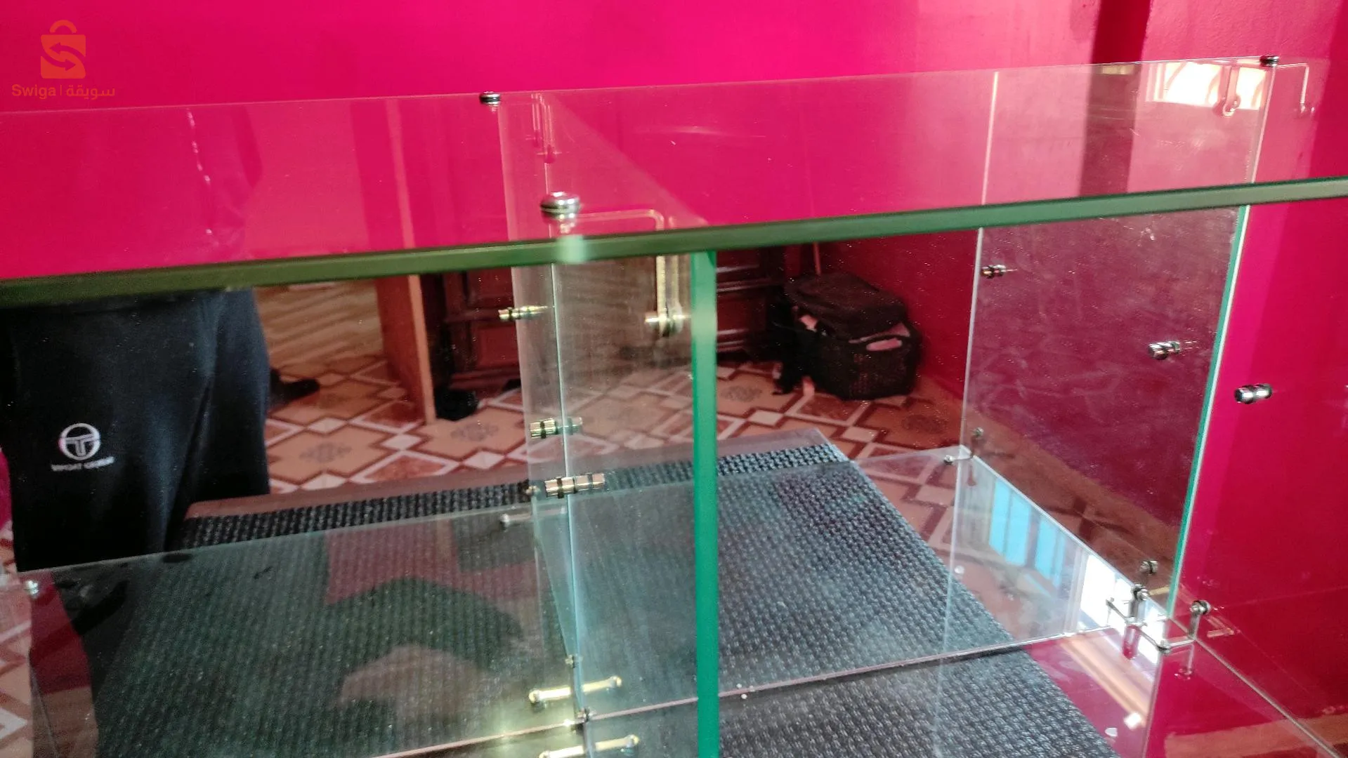 فيترينا ، متريال كوسمتيك، زدجاج من غليظ حاجة شابة ، كاين 8 حبات