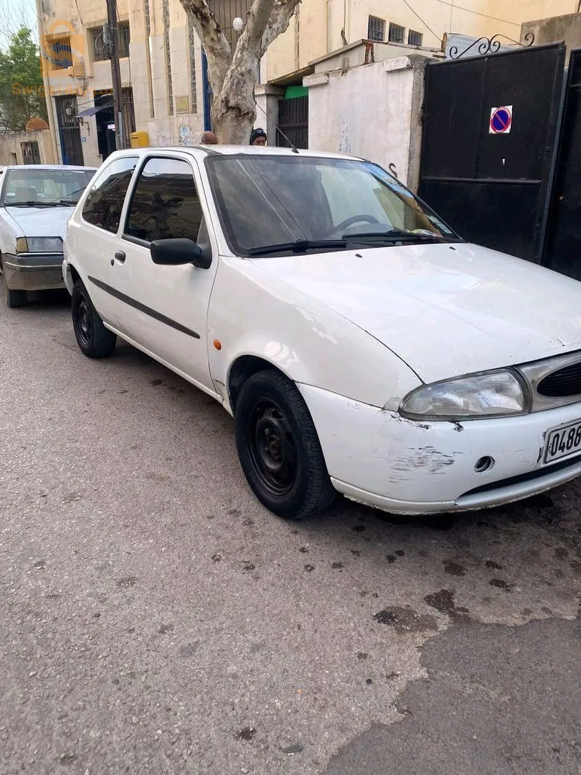 fourd fiesta Ani 1999 koulach m3awad jdid lmachya allah ybarak makach proublam matskhoun matna9as zit