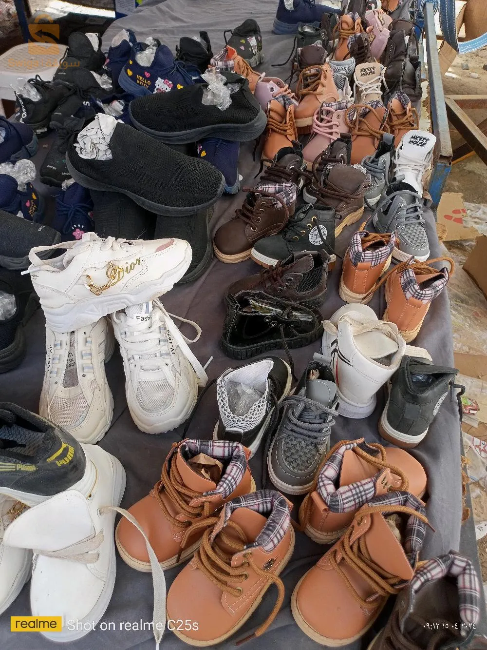 طابلة في هبطة سوق دبي الطابلات الوسط بجانب سوق البرطابلات مرحبا بكم عند الطاهر السوفي