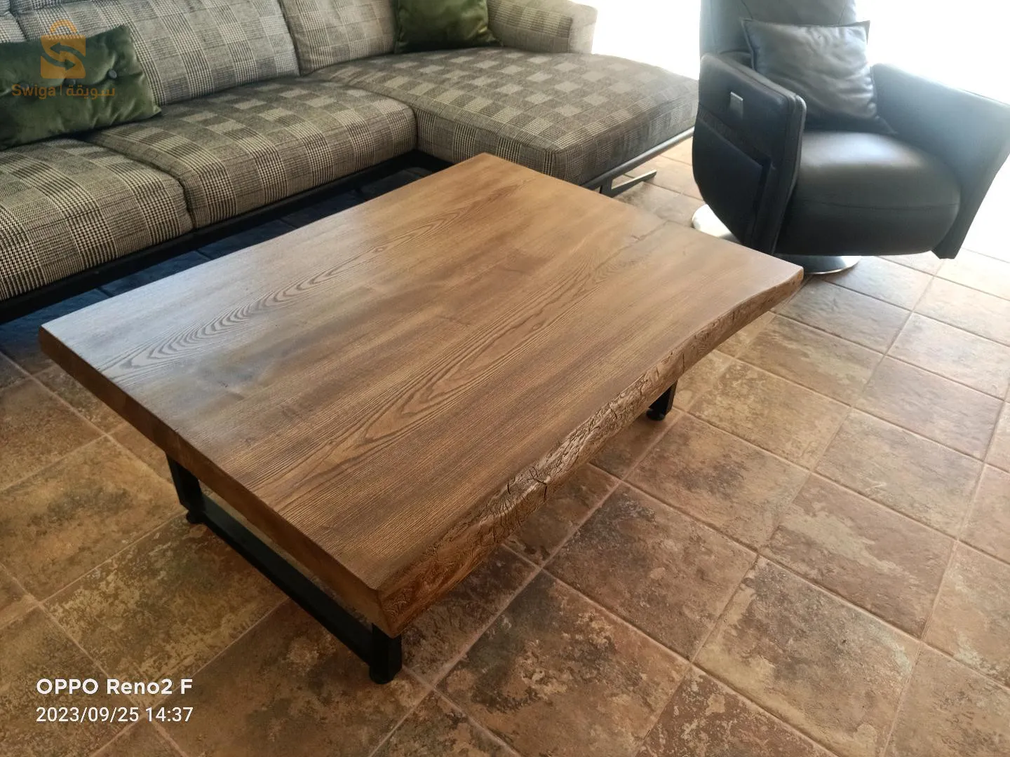 ديكوراة محل او منزل حاجة شابة او صوليد