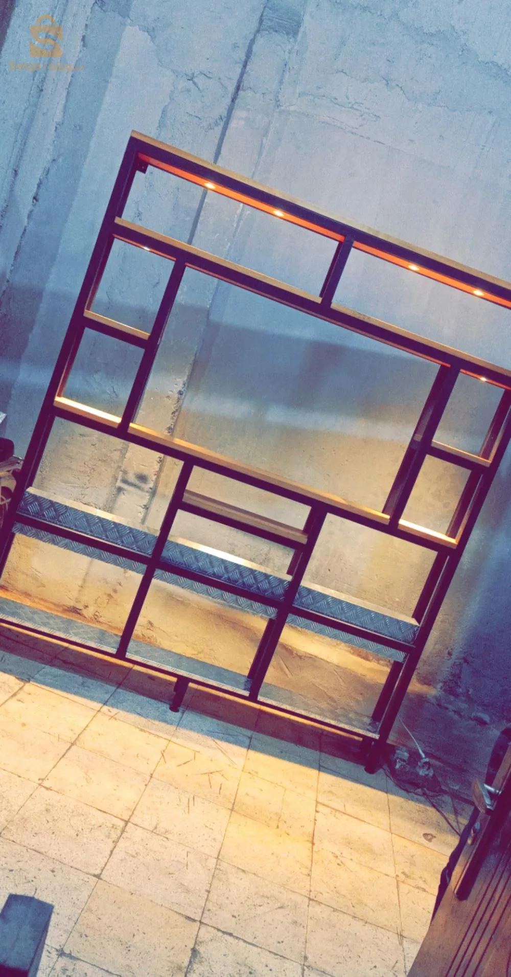 ديكوراة محل او منزل حاجة شابة او صوليد