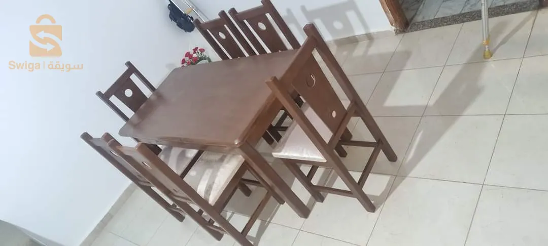 طاولات مطبخ مصنوعة من الخشب ومتقنة الصنع مرحبن بكم رقم الهاتف :0551778464المحل : براقي