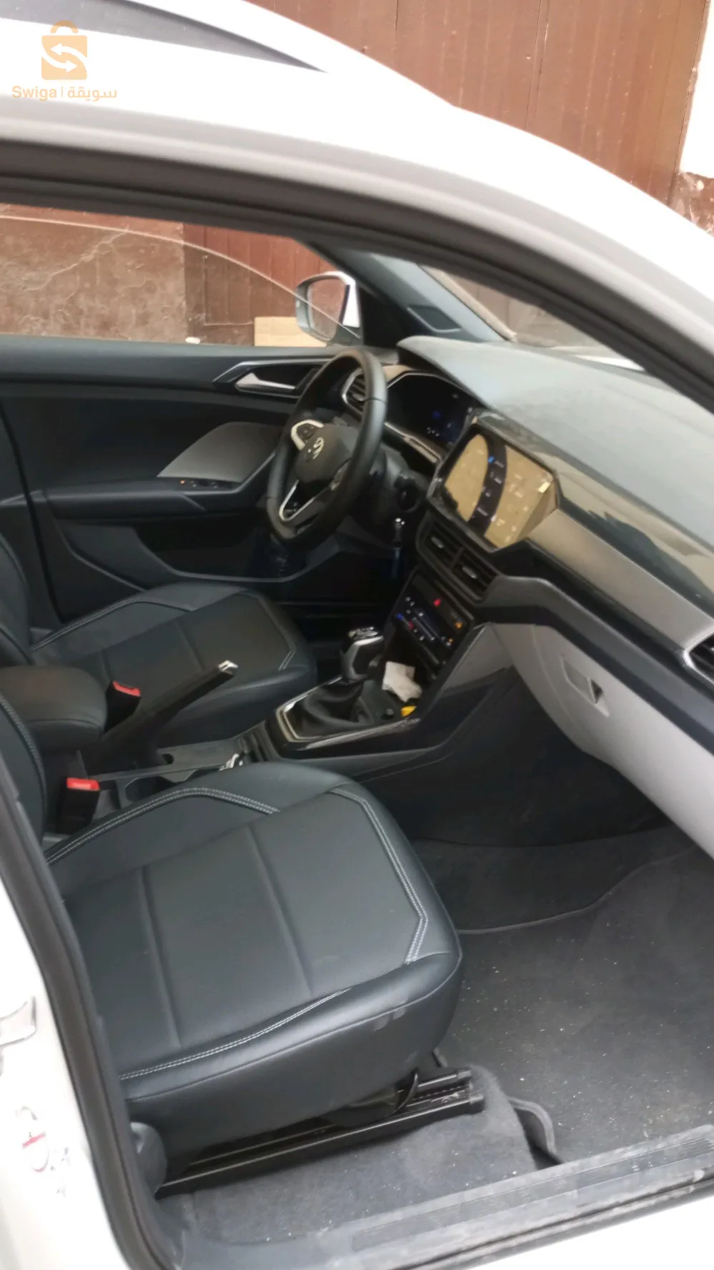 سيارة جديدة