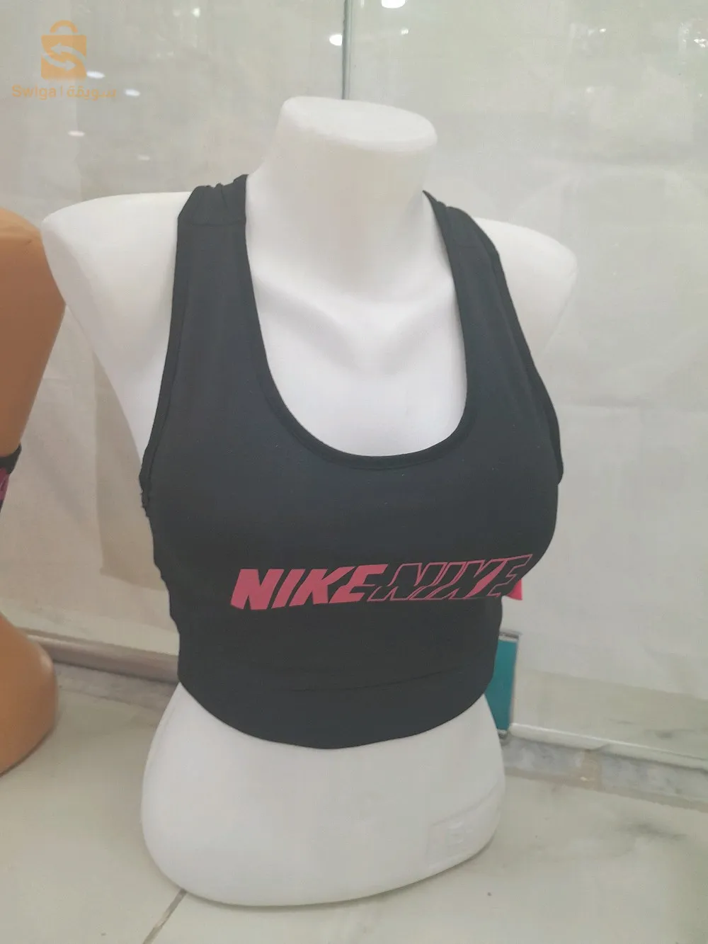 ملابس رياضة وعتاد رياضي رجال ونساء