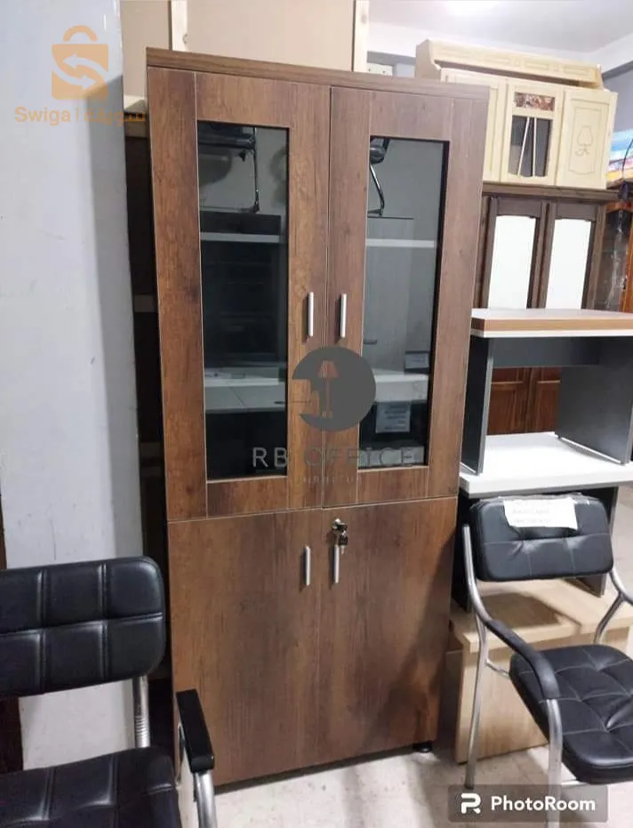مجموعة من المكاتب
