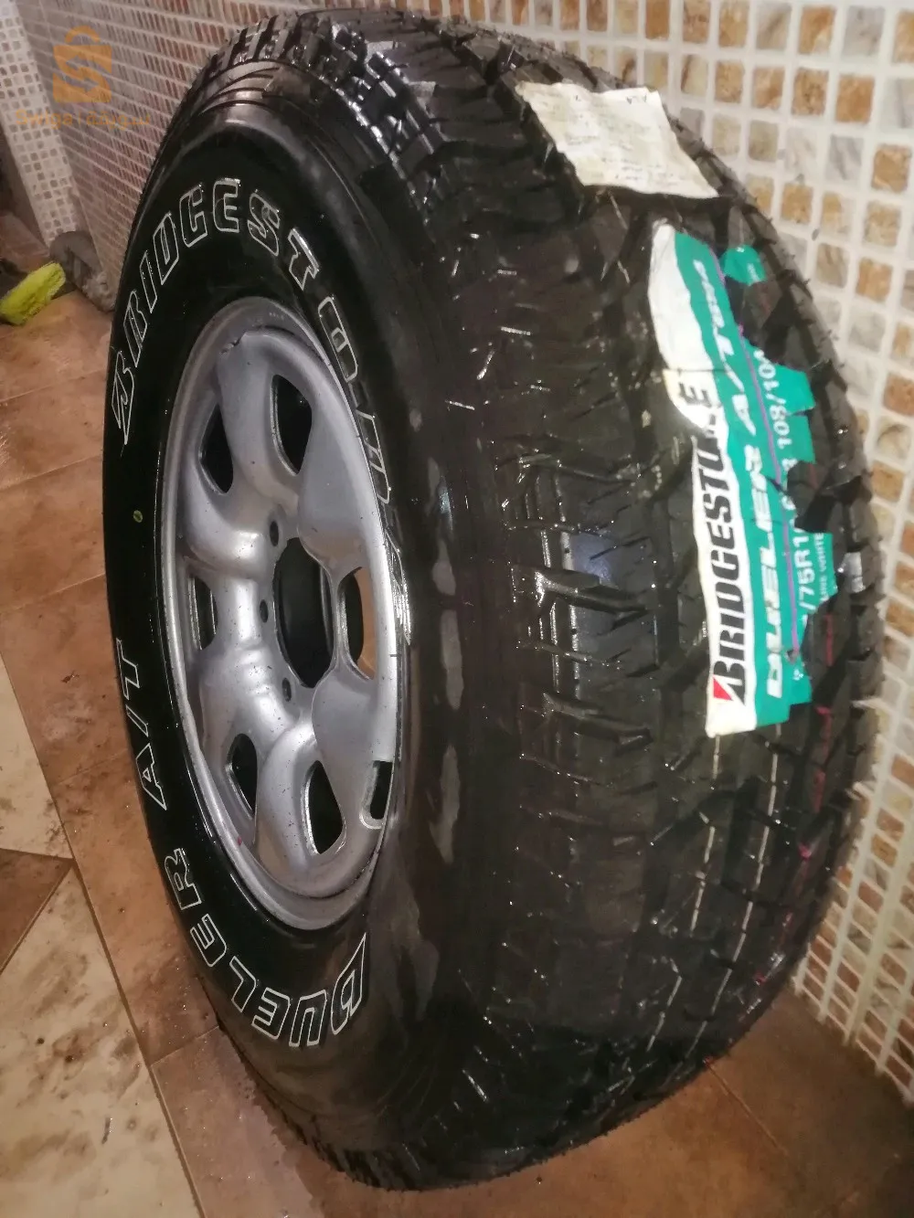 إطار 
245/75/16
6 براغي