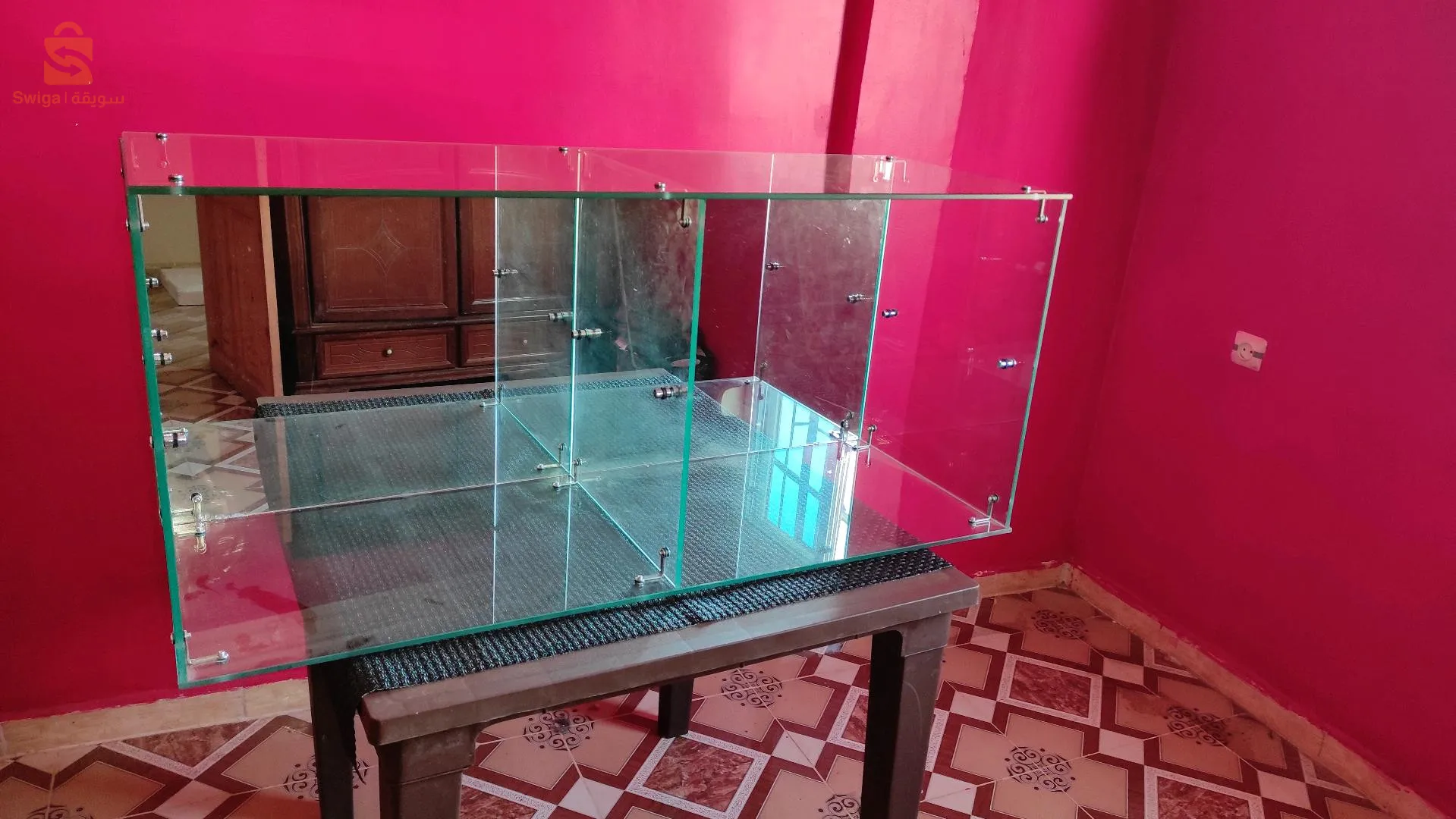 فيترينا ، متريال كوسمتيك، زدجاج من غليظ حاجة شابة ، كاين 8 حبات