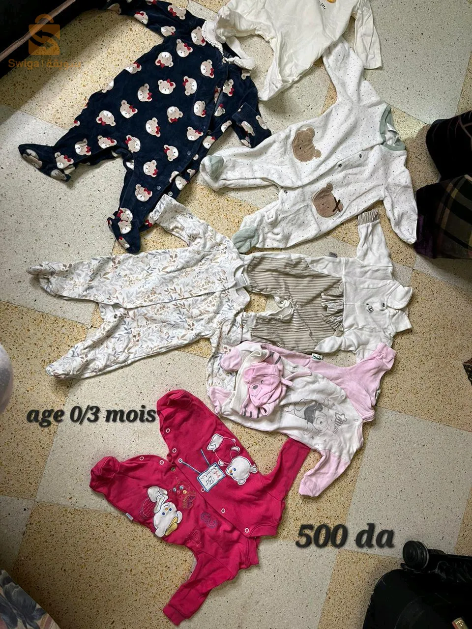 للبيع ملابس الرضع