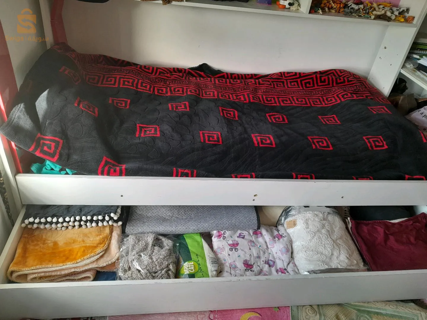 chambre d'enfants superposés  3 places plus étagères