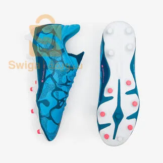 "احصل على حذاء كرة القدم الرائع الذي يجمع بين الأناقة والأداء الفائق!"