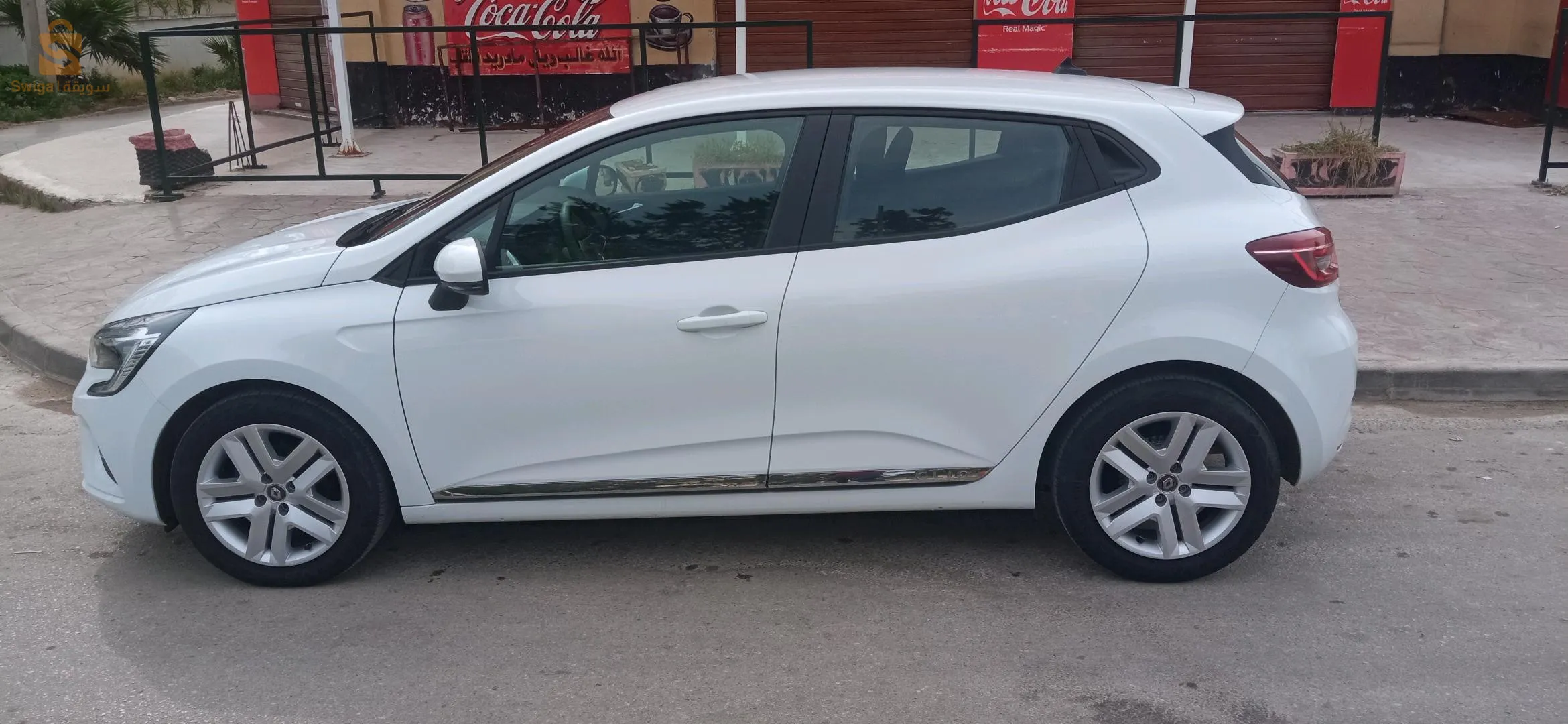 Clio 5  moteur  1.0 65 ch essence  00 peinture km 21000 
N tel 0556.41.07.88