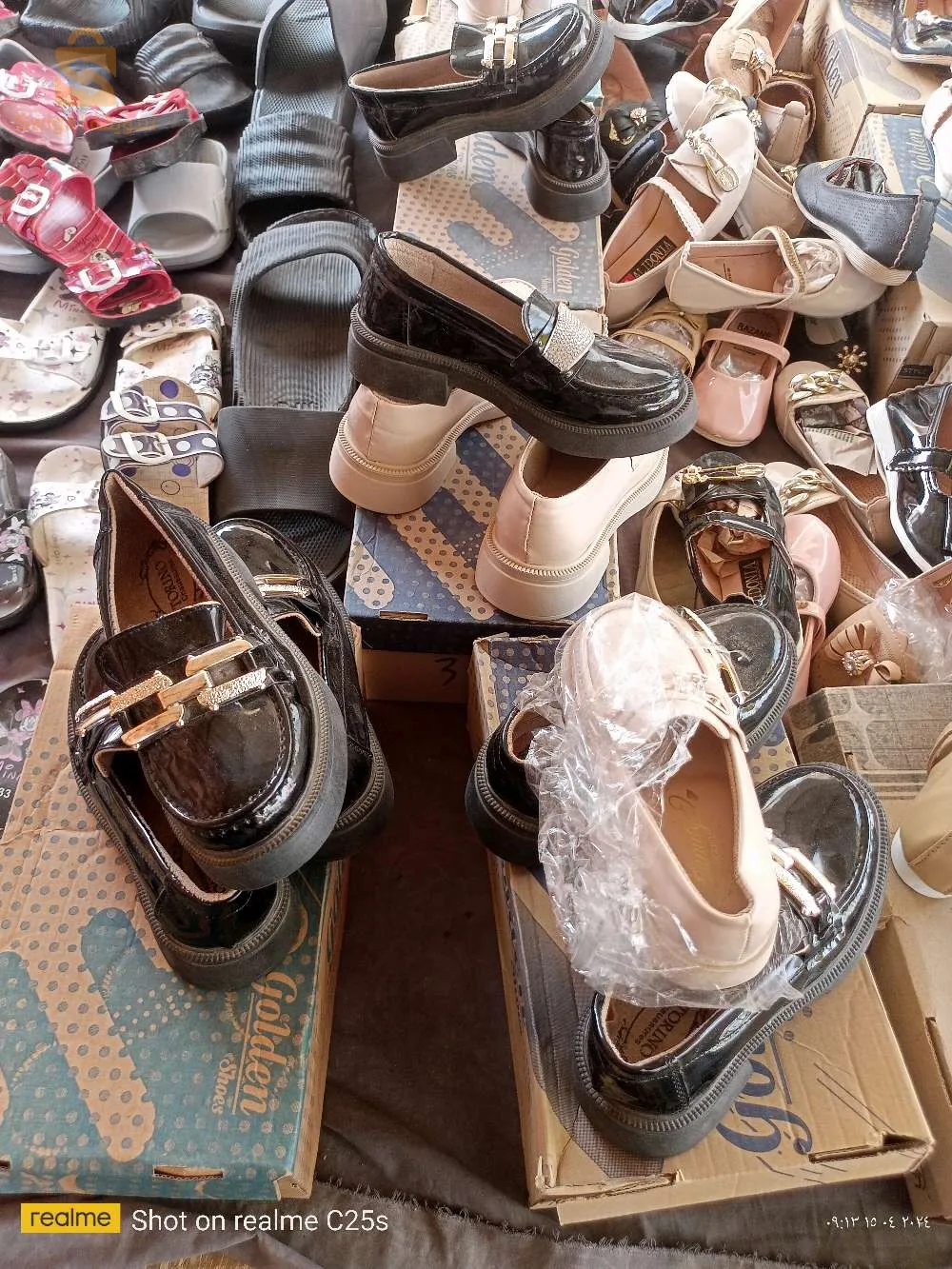 طابلة في هبطة سوق دبي الطابلات الوسط بجانب سوق البرطابلات مرحبا بكم عند الطاهر السوفي