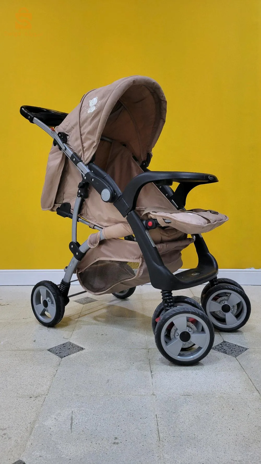 poussette presque neuve