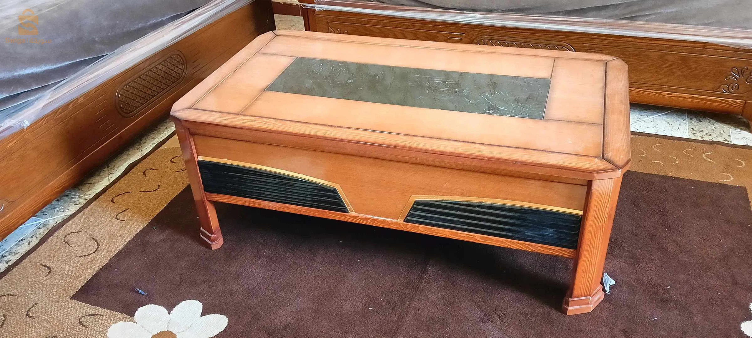 Table basse bois rouge hanot fi dar elbieda Alger livraison disponible Telephone 0555147844/ 079217