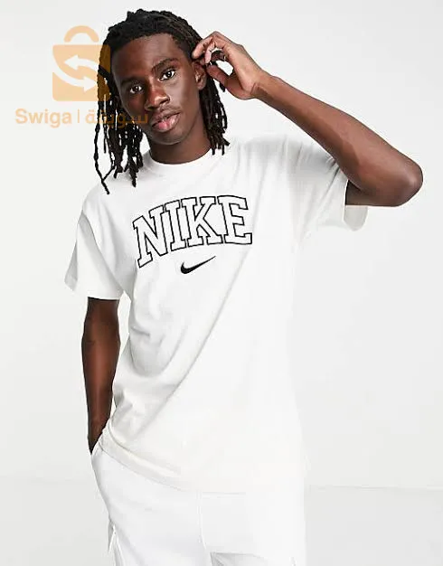 Nike  Tshirt oversize en tissu épais