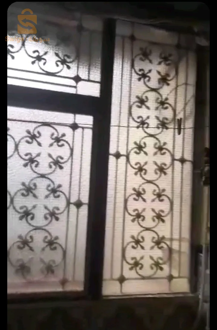 طول 150 متر. و العرض فيه 237 متر