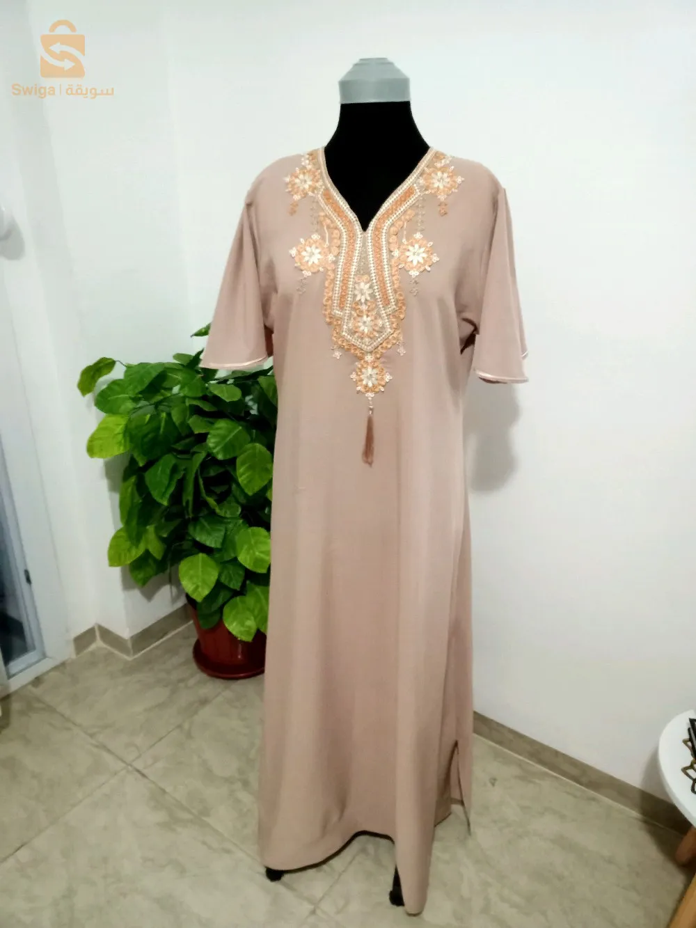 جبة بلونين البني والموف