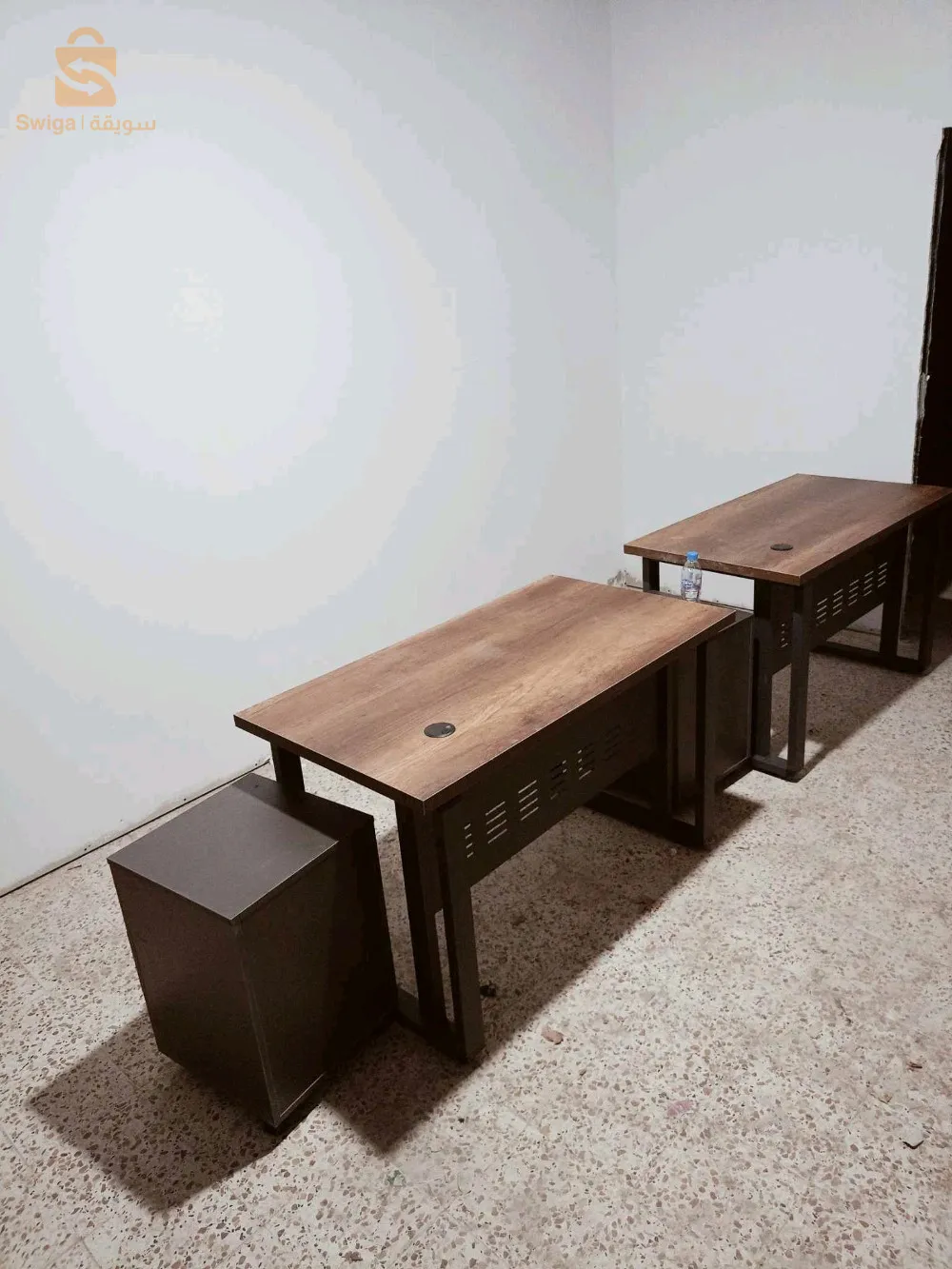 مجموعة من المكاتب