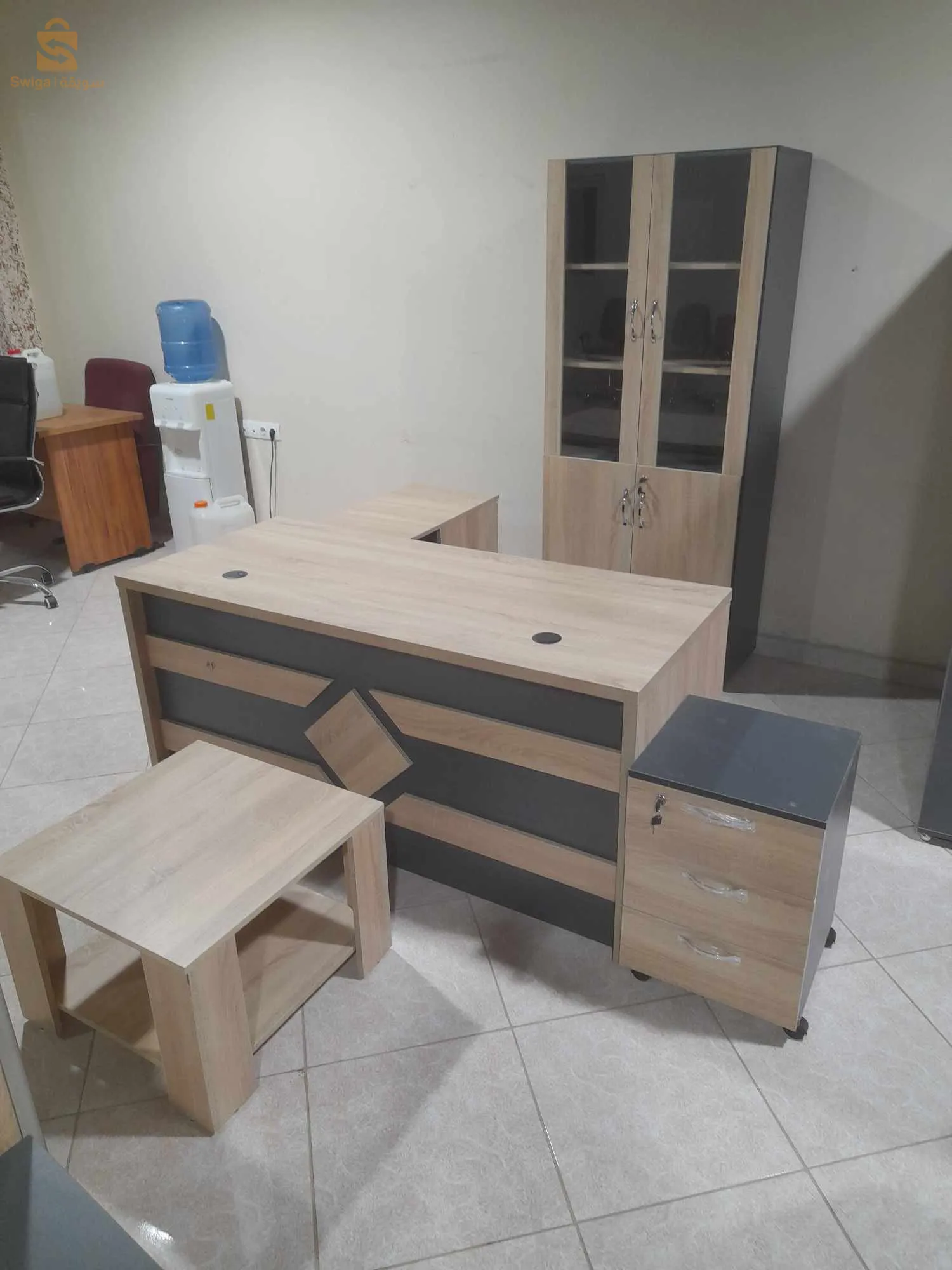 مجموعة من المكاتب