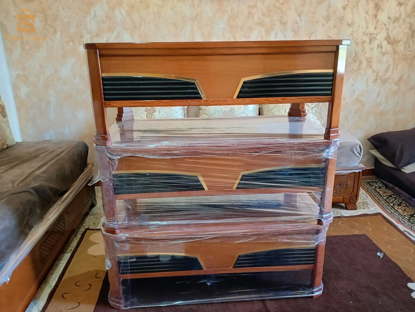 Table basse bois rouge hanot fi dar elbieda Alger livraison disponible Telephone 0555147844/ 079217