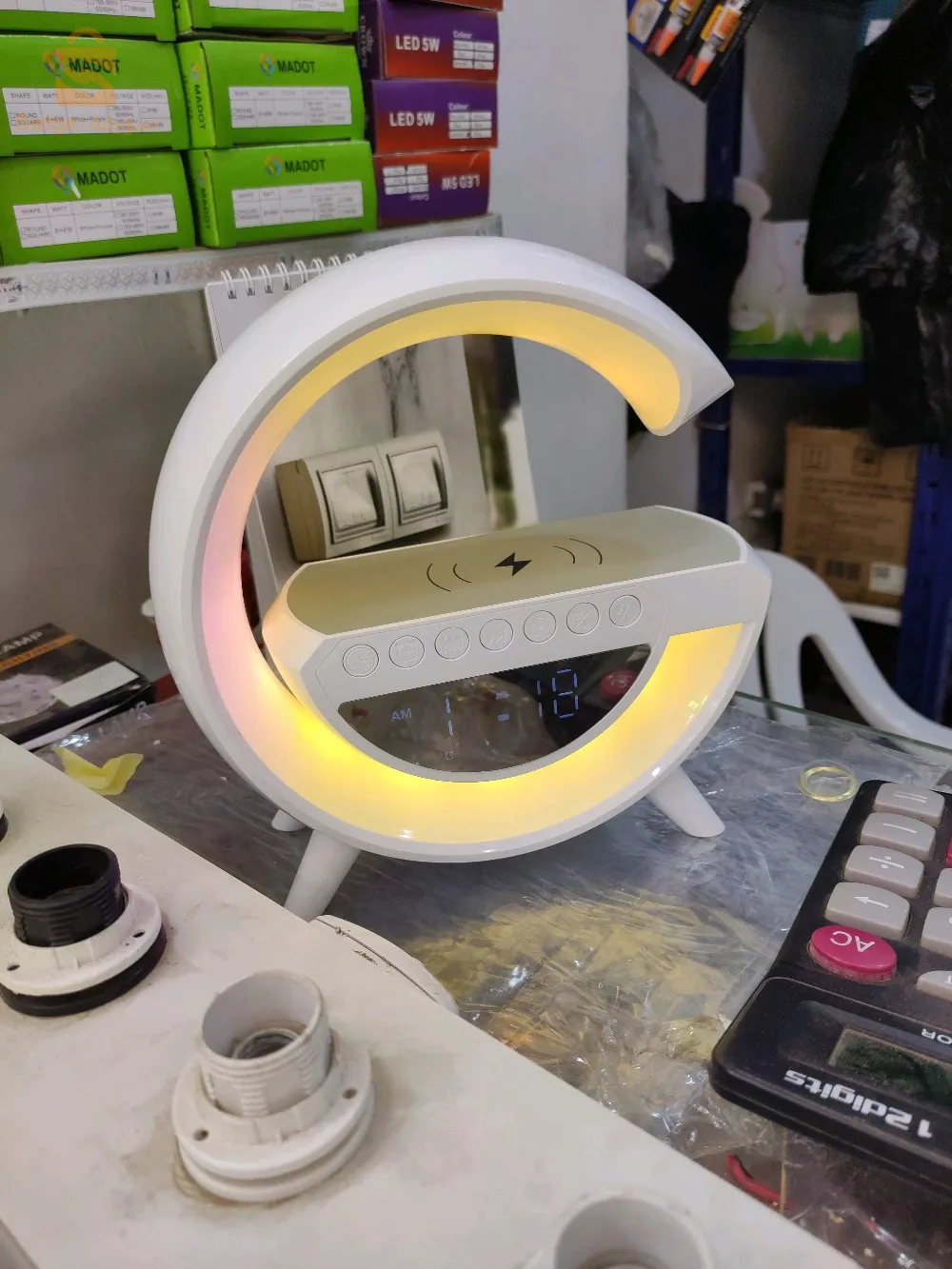 مصباح مكتبي led على شكل حرف G