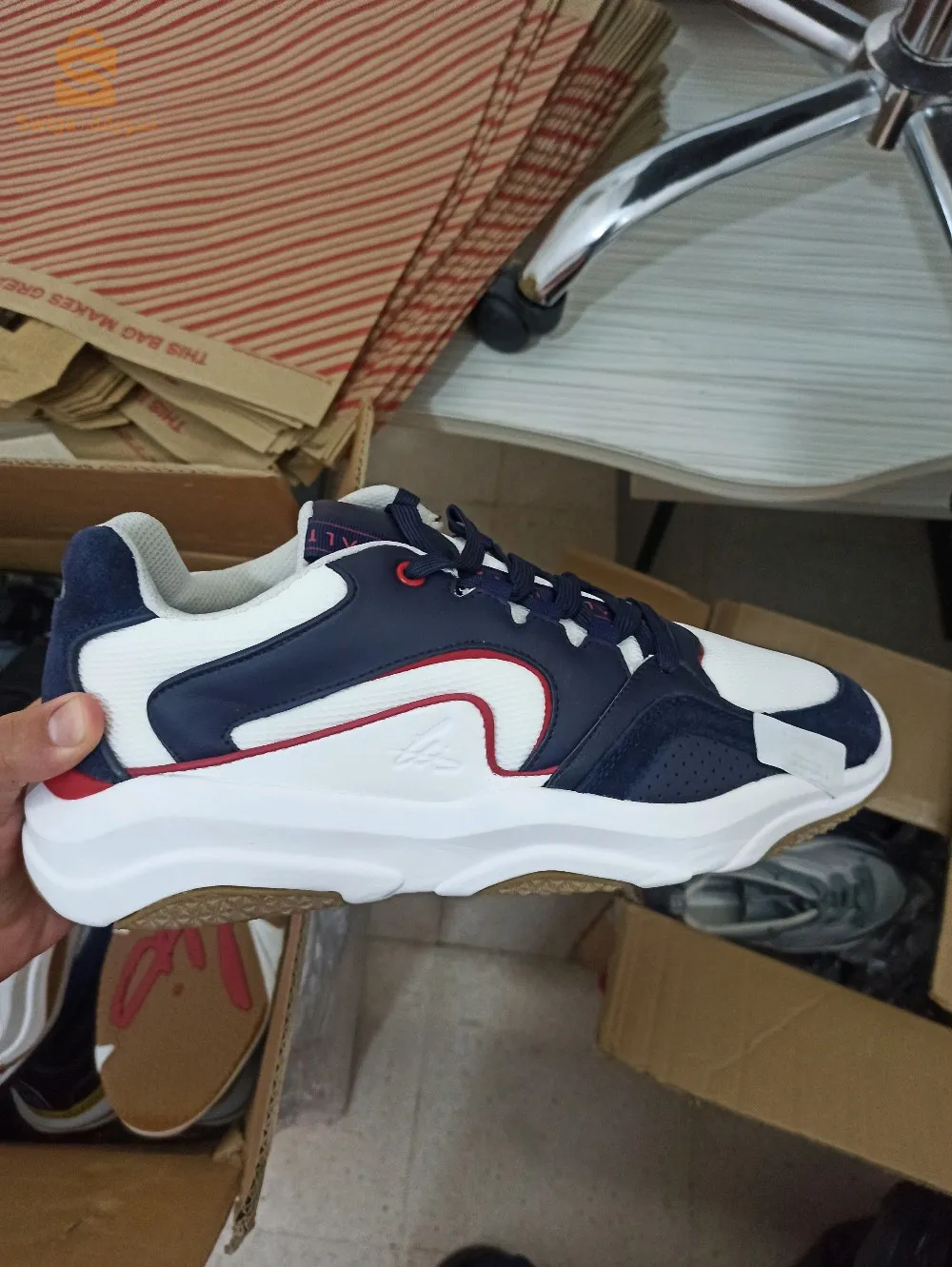 أحذية إنجليزية مستوردة