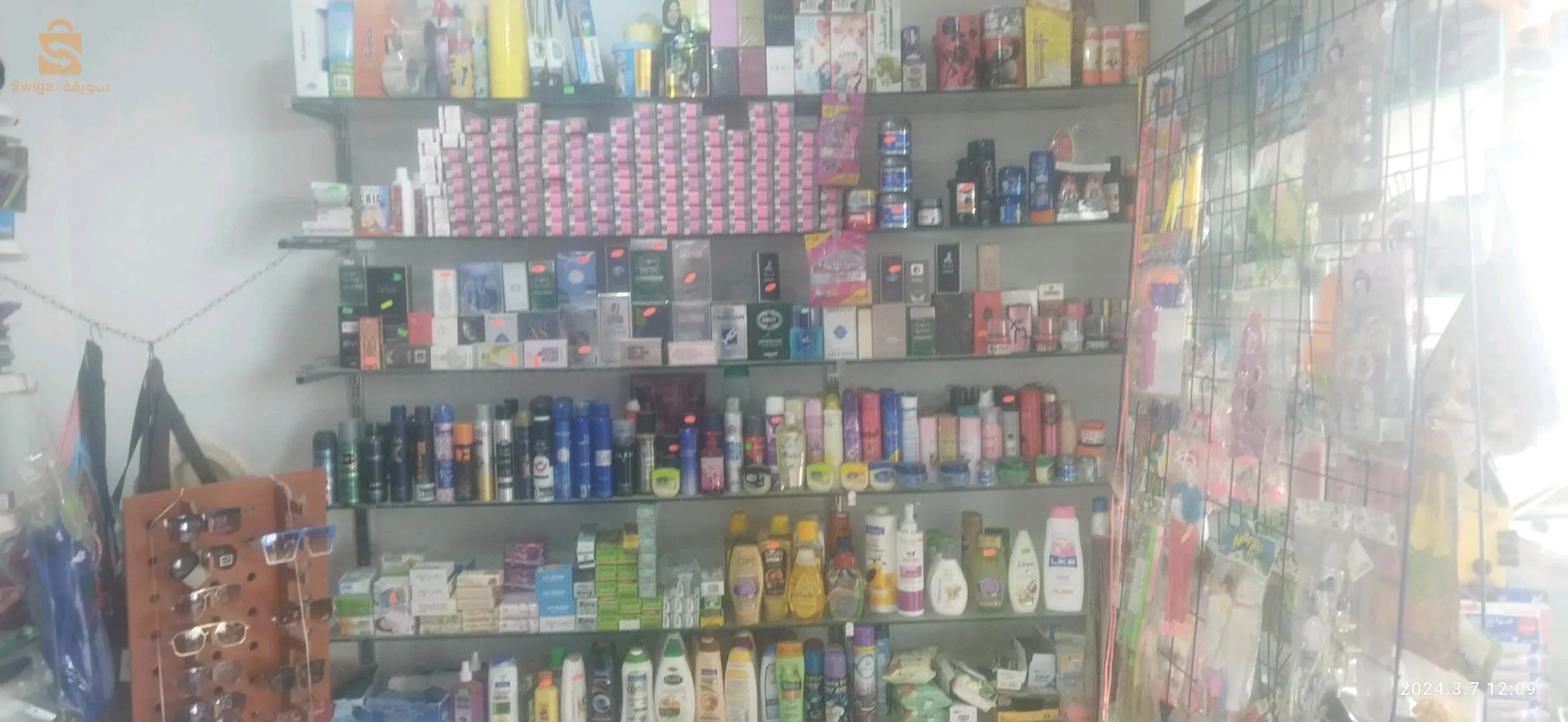 مكتبة للبيع بسعر مغري لي عجبتو يجي يشوف وكل كاين0540749637