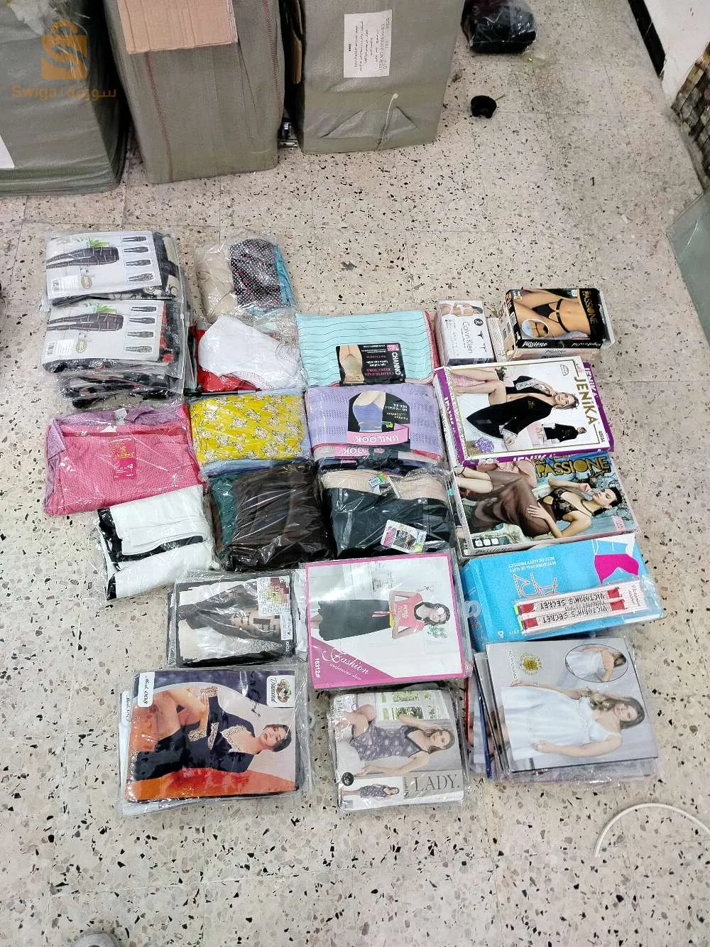 ملابس نساء للبيع ( روبة.بيجامة . ملابس داخلية ) نبيع على بعضاها