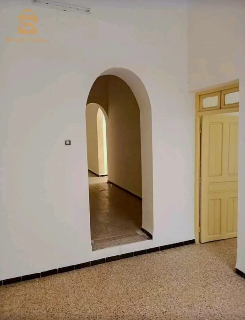 العنوان: راس الڨرية، حي بن عمارة بسكرة.
رقم الهاتف: 0673049373/ 0698397349